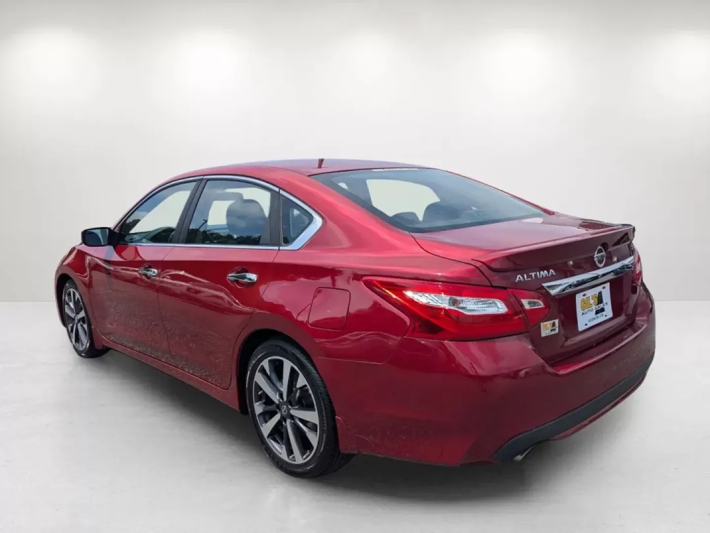 2016 /Charcoal Nissan Altima 2.5 SR (1N4AL3AP9GC) with an Other engine, located at 1430 Gateway Drive, Opelika, AL, 36801, (334) 239-0944, 32.637871, -85.409790 - Elevate your daily commute and weekend adventures with the 2016 Nissan Altima 2.5 SR, a sedan designed for those who crave a blend of style, comfort, and performance. Whether you're navigating busy city streets or embarking on a road trip, this vehicle is the perfect companion for your lifestyle in - Photo#6