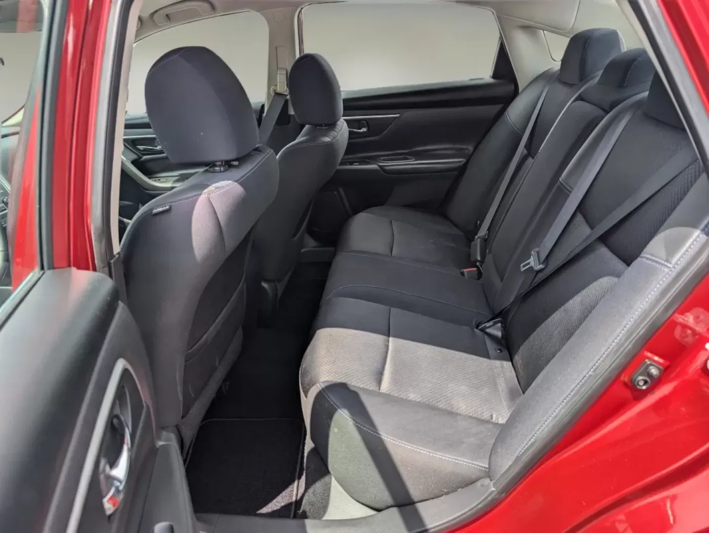 2016 /Charcoal Nissan Altima 2.5 SR (1N4AL3AP9GC) with an Other engine, located at 1430 Gateway Drive, Opelika, AL, 36801, (334) 239-0944, 32.637871, -85.409790 - Elevate your daily commute and weekend adventures with the 2016 Nissan Altima 2.5 SR, a sedan designed for those who crave a blend of style, comfort, and performance. Whether you're navigating busy city streets or embarking on a road trip, this vehicle is the perfect companion for your lifestyle in - Photo#11