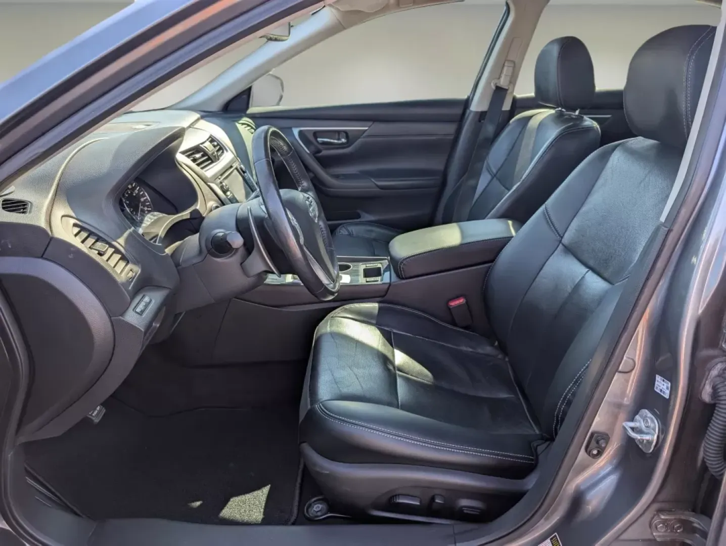 2016 Nissan Altima 3.5 SL (1N4BL3AP1GC) with an Other engine, located at 7000 Northlake Connector, Columbus, GA, 31904, (706) 987-8085, 32.524975, -84.978134 - **Experience Everyday Excellence with the 2016 Nissan Altima Your Ideal Sedan for Phenix City, AL!**<br /> <br /> Are you in the market for a dependable sedan that effortlessly blends comfort, style, and efficiency? Look no further than this stunning 2016 Nissan Altima, available now at Gils Auto, - Photo#9