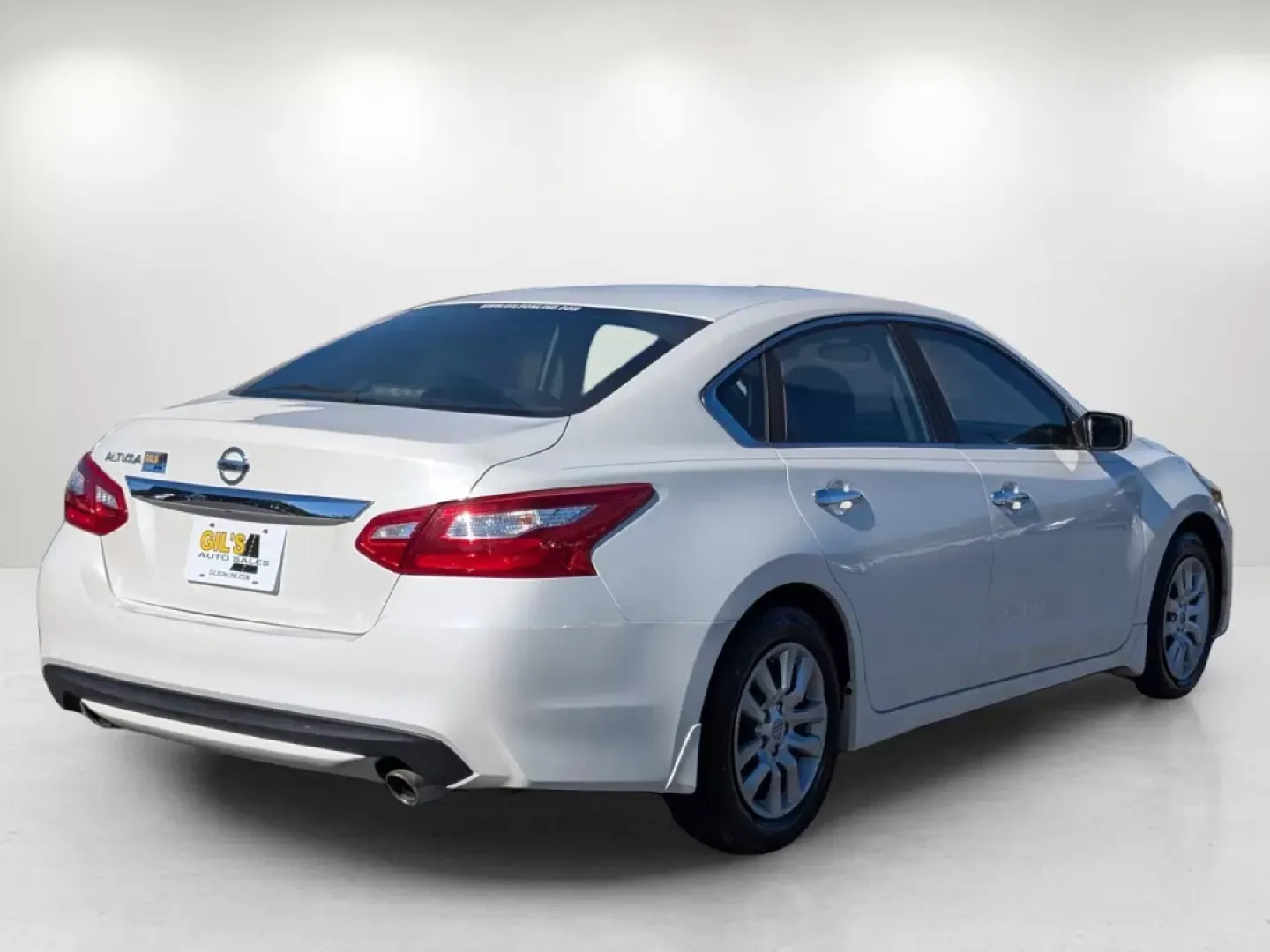 2016 /Charcoal Nissan Altima 2.5 S (1N4AL3AP0GN) with an Other engine, located at 3959 U.S. 80 W, Phenix City, AL, 36870, (334) 297-4885, 32.469296, -85.135185 - Are you ready to upgrade your daily commute or take the family on unforgettable road trips? Look no further than this stunning 2016 Nissan Altima 2.5 S, now available at Gils Auto in Phenix City, AL! This sleek sedan is perfect for budget-conscious buyers seeking both style and reliability. With a s - Photo#5