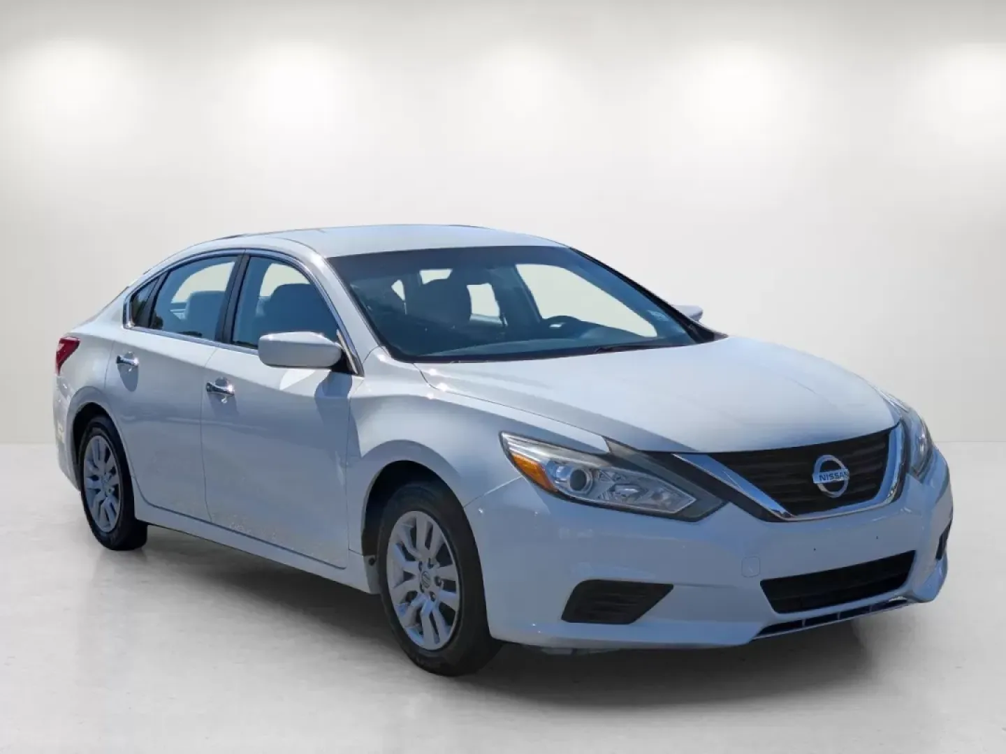 2016 Nissan Altima (1N4AL3AP8GC) with an Other engine, located at 3959 U.S. 80 W, Phenix City, AL, 36870, (334) 297-4885, 32.469296, -85.135185 - **Discover the Perfect Blend of Comfort and Reliability with the 2016 Nissan Altima at Gils Auto!**<br /> <br /> Are you searching for a dependable sedan that effortlessly combines style, comfort, and affordability? Look no further! The 2016 Nissan Altima, available at Gils Auto in Phenix City, AL, - Photo#3