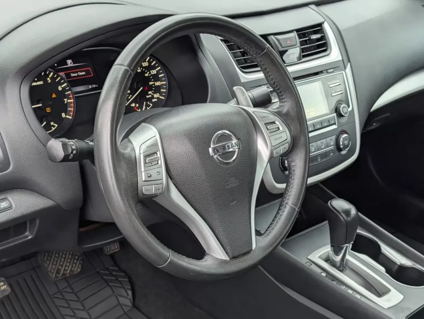 2016 /Charcoal Nissan Altima 2.5 SR (1N4AL3AP2GC) with an Other engine, located at 804 22nd Ave, Phenix City, AL, 36870, (334) 297-1860, 32.484749, -85.024475 - **Cruise in Style with the 2016 Nissan Altima 2.5 SR: Perfect for Your Daily Commute and Weekend Getaways!**<br /> <br /> Are you searching for a vehicle that effortlessly blends style, comfort, and efficiency? Look no further than this sleek 2016 Nissan Altima 2.5 SR, available now at Gils Auto in - Photo#9