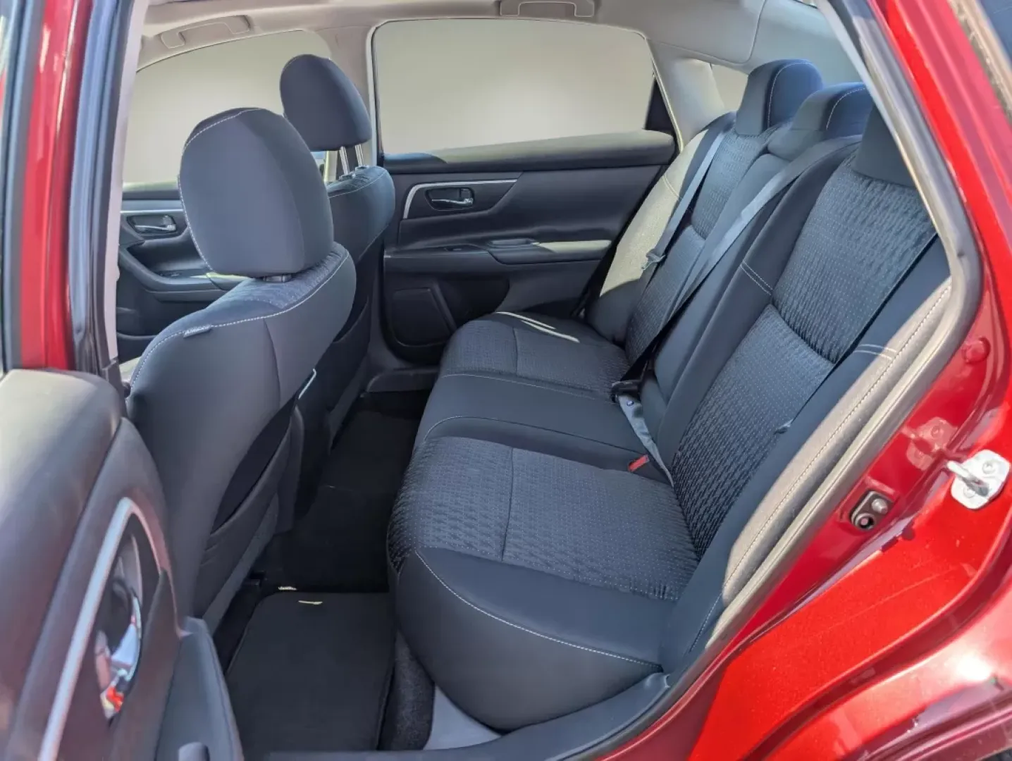 2016 /Charcoal Nissan Altima 2.5 SV (1N4AL3AP9GC) with an Other engine, located at 5115 14th Ave., Columbus, GA, 31904, (706) 323-0345, 32.511494, -84.971046 - **Drive into Adventure with the 2016 Nissan Altima 2.5 SV Your Ideal Companion for Life in Phenix City!**<br /> <br /> Are you looking for a vehicle that seamlessly blends comfort, style, and affordability? Look no further than this stunning 2016 Nissan Altima 2.5 SV, now available at Gils Auto in - Photo#10