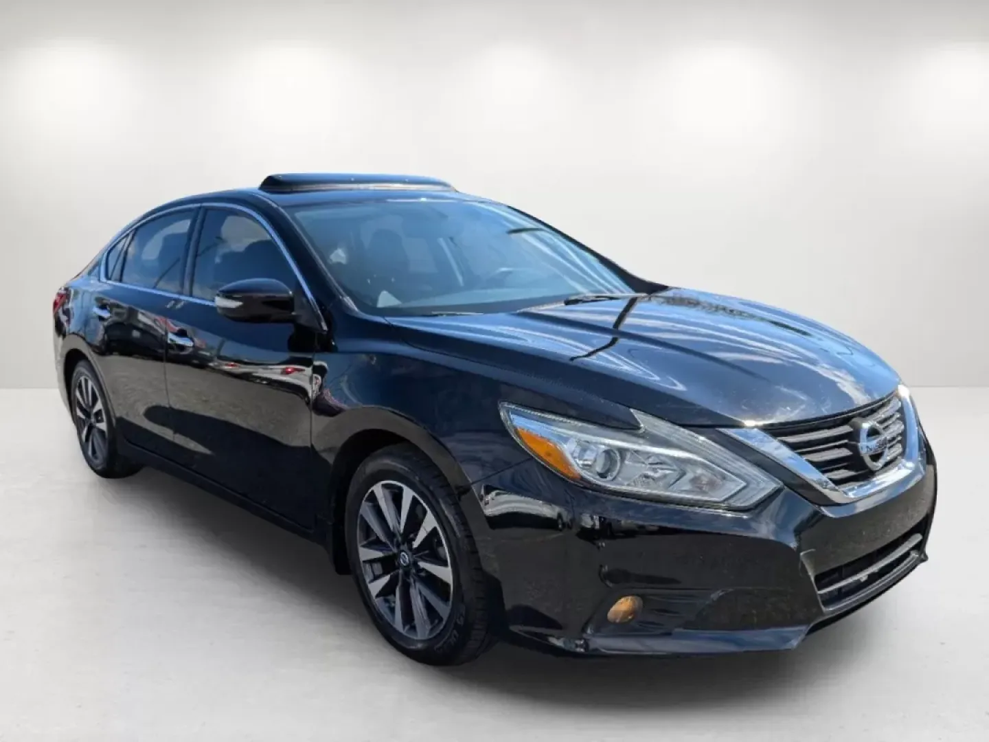 2016 /Charcoal Nissan Altima 2.5 SL (1N4AL3AP3GC) with an Other engine, located at 7000 Northlake Connector, Columbus, GA, 31904, (706) 987-8085, 32.524975, -84.978134 - **Experience Unmatched Comfort and Style with the 2016 Nissan Altima 2.5 SL!** <br /> <br /> Looking for a vehicle that seamlessly fits into your busy lifestyle? Whether you're commuting to work, shuttling the kids around, or taking weekend road trips, the 2016 Nissan Altima 2.5 SL is the perfect ch - Photo#2