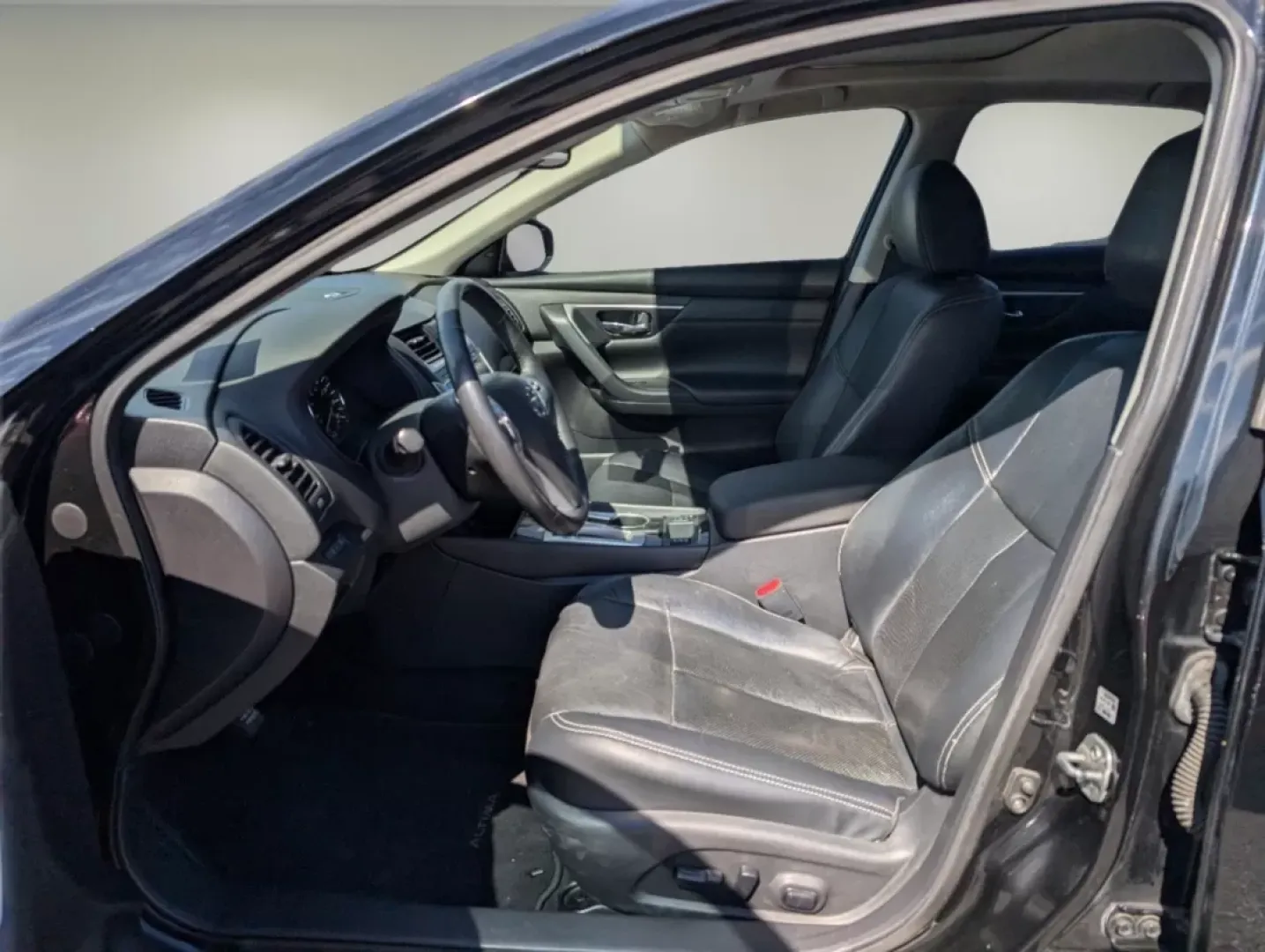 2016 /Charcoal Nissan Altima 2.5 SL (1N4AL3AP3GC) with an Other engine, located at 7000 Northlake Connector, Columbus, GA, 31904, (706) 987-8085, 32.524975, -84.978134 - **Experience Unmatched Comfort and Style with the 2016 Nissan Altima 2.5 SL!** <br /> <br /> Looking for a vehicle that seamlessly fits into your busy lifestyle? Whether you're commuting to work, shuttling the kids around, or taking weekend road trips, the 2016 Nissan Altima 2.5 SL is the perfect ch - Photo#9