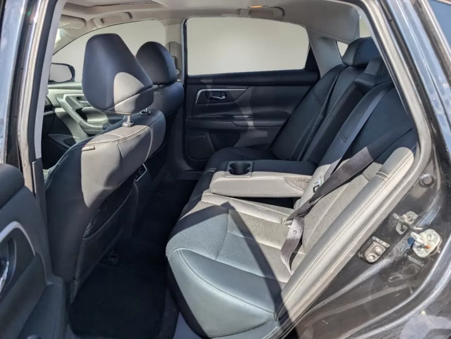 2016 /Charcoal Nissan Altima 2.5 SL (1N4AL3AP3GC) with an Other engine, located at 7000 Northlake Connector, Columbus, GA, 31904, (706) 987-8085, 32.524975, -84.978134 - **Experience Unmatched Comfort and Style with the 2016 Nissan Altima 2.5 SL!** <br /> <br /> Looking for a vehicle that seamlessly fits into your busy lifestyle? Whether you're commuting to work, shuttling the kids around, or taking weekend road trips, the 2016 Nissan Altima 2.5 SL is the perfect ch - Photo#10