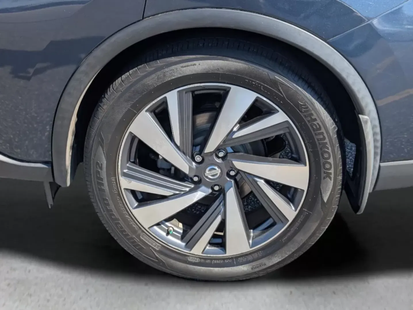 2016 /Beige Nissan Murano Platinum (5N1AZ2MG4GN) with an Other engine, located at 5115 14th Ave., Columbus, GA, 31904, (706) 323-0345, 32.511494, -84.971046 - Elevate your driving experience with the 2016 Nissan Murano Platinum, now available at Gils Auto in Phenix City, AL. Imagine cruising down the scenic U.S. 80 W, your family comfortably settled in the spacious interior of this stylish SUV, complete with luxurious beige leather-appointed seats and a p - Photo#8