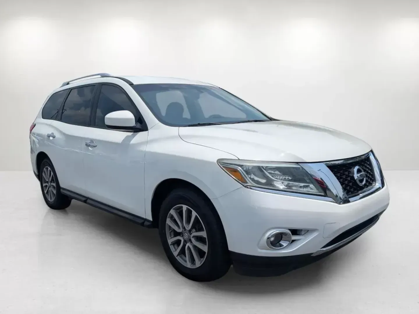 2016 Nissan Pathfinder SV (5N1AR2MN4GC) with an Regular Unleaded V-6 3.5 L/213 engine, 1-Speed CVT w/OD transmission, located at 804 22nd Ave, Phenix City, AL, 36870, (334) 297-1860, 32.484749, -85.024475 - **Discover Your Perfect Adventure Companion: 2016 Nissan Pathfinder SV at Gils Auto - Phenix City #2**<br /> <br /> Are you ready to elevate your family's adventures or simplify your daily commute? The 2016 Nissan Pathfinder SV, available at Gils Auto - Phenix City #2, is not just a vehicle; it's yo - Photo#2
