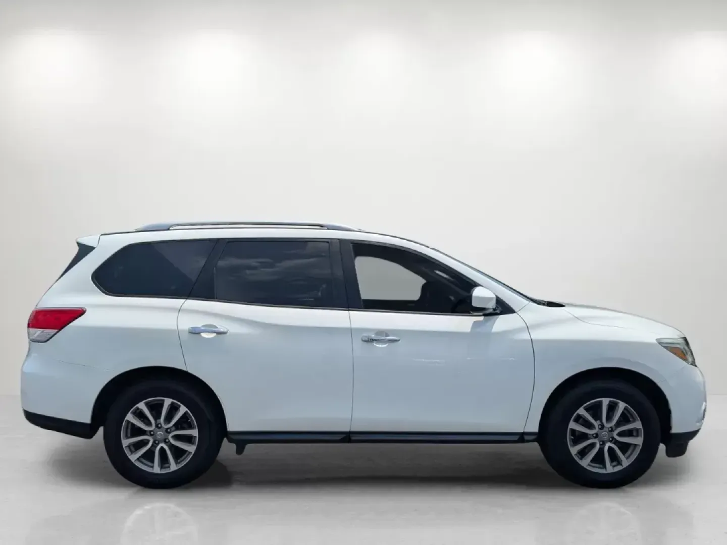 2016 Nissan Pathfinder SV (5N1AR2MN4GC) with an Regular Unleaded V-6 3.5 L/213 engine, 1-Speed CVT w/OD transmission, located at 804 22nd Ave, Phenix City, AL, 36870, (334) 297-1860, 32.484749, -85.024475 - **Discover Your Perfect Adventure Companion: 2016 Nissan Pathfinder SV at Gils Auto - Phenix City #2**<br /> <br /> Are you ready to elevate your family's adventures or simplify your daily commute? The 2016 Nissan Pathfinder SV, available at Gils Auto - Phenix City #2, is not just a vehicle; it's yo - Photo#3