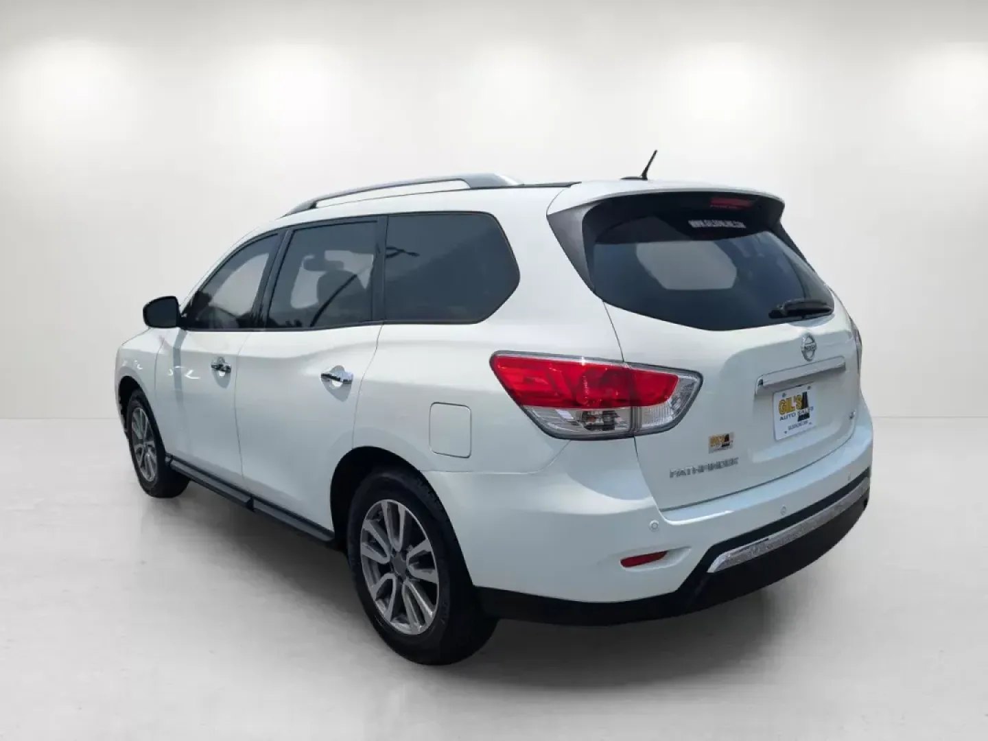 2016 Nissan Pathfinder SV (5N1AR2MN4GC) with an Regular Unleaded V-6 3.5 L/213 engine, 1-Speed CVT w/OD transmission, located at 804 22nd Ave, Phenix City, AL, 36870, (334) 297-1860, 32.484749, -85.024475 - **Discover Your Perfect Adventure Companion: 2016 Nissan Pathfinder SV at Gils Auto - Phenix City #2**<br /> <br /> Are you ready to elevate your family's adventures or simplify your daily commute? The 2016 Nissan Pathfinder SV, available at Gils Auto - Phenix City #2, is not just a vehicle; it's yo - Photo#6