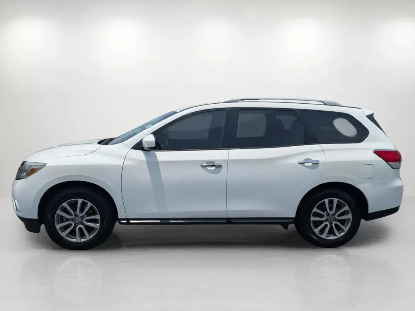 2016 Nissan Pathfinder SV (5N1AR2MN4GC) with an Regular Unleaded V-6 3.5 L/213 engine, 1-Speed CVT w/OD transmission, located at 804 22nd Ave, Phenix City, AL, 36870, (334) 297-1860, 32.484749, -85.024475 - **Discover Your Perfect Adventure Companion: 2016 Nissan Pathfinder SV at Gils Auto - Phenix City #2**<br /> <br /> Are you ready to elevate your family's adventures or simplify your daily commute? The 2016 Nissan Pathfinder SV, available at Gils Auto - Phenix City #2, is not just a vehicle; it's yo - Photo#7