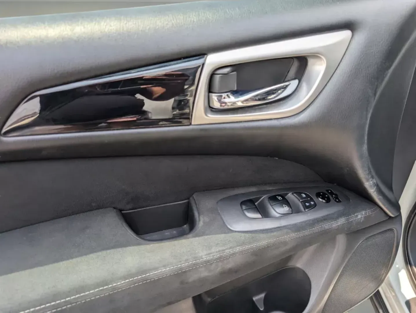 2016 Nissan Pathfinder SV (5N1AR2MN4GC) with an Regular Unleaded V-6 3.5 L/213 engine, 1-Speed CVT w/OD transmission, located at 804 22nd Ave, Phenix City, AL, 36870, (334) 297-1860, 32.484749, -85.024475 - **Discover Your Perfect Adventure Companion: 2016 Nissan Pathfinder SV at Gils Auto - Phenix City #2**<br /> <br /> Are you ready to elevate your family's adventures or simplify your daily commute? The 2016 Nissan Pathfinder SV, available at Gils Auto - Phenix City #2, is not just a vehicle; it's yo - Photo#8