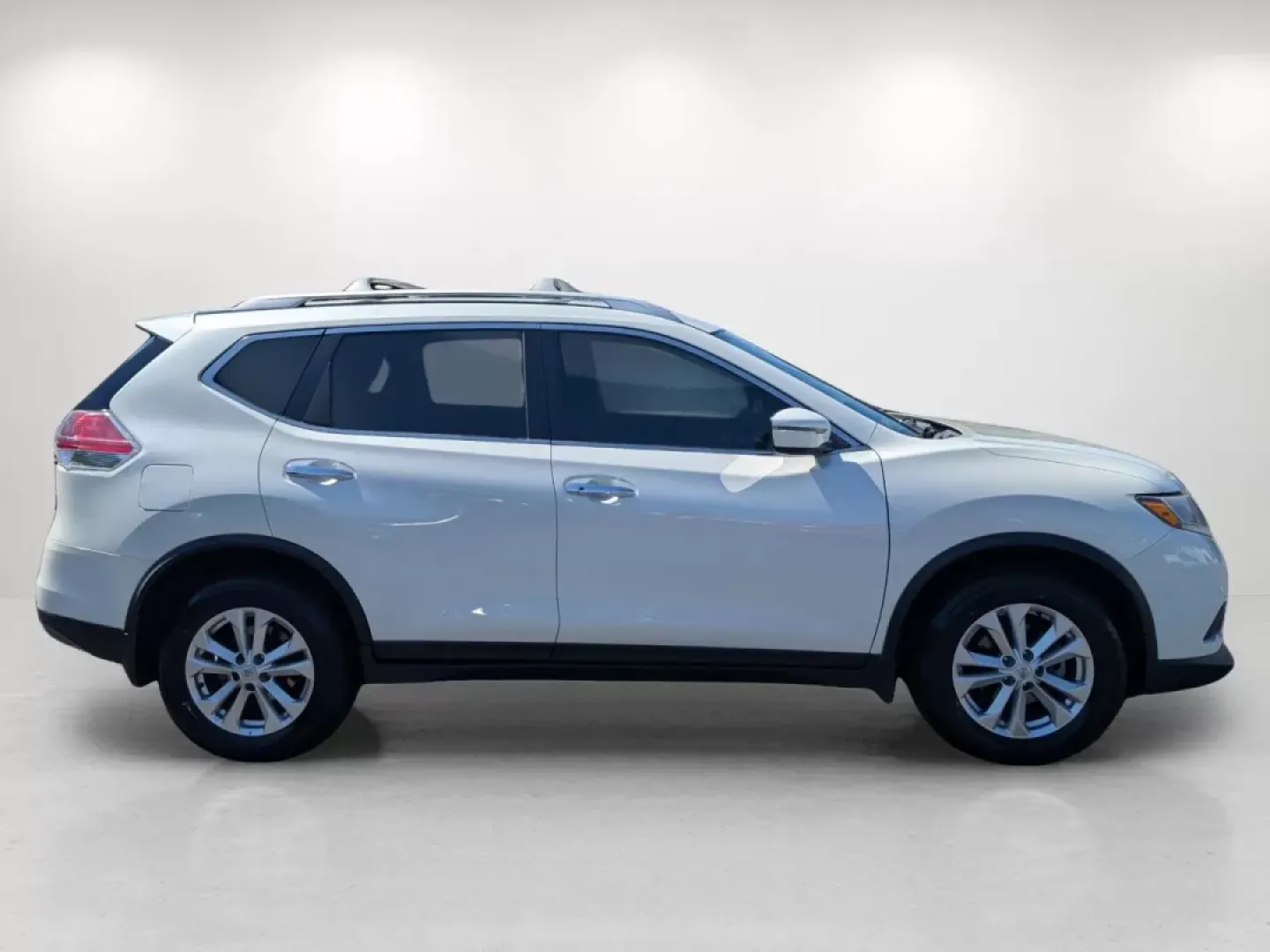 2016 /Charcoal Nissan Rogue SV (KNMAT2MV2GP) with an Other engine, located at 521 Old Farm Lane Rd, Prattville, AL, 36066, (334) 325-1505, 32.482460, -86.416367 - **Unleash Your Adventurous Spirit with the 2016 Nissan Rogue SV AWD at Gils Auto - Phenix City!**<br /> <br /> If you're looking for a versatile SUV that perfectly balances comfort and performance for your active lifestyle, the 2016 Nissan Rogue SV AWD is your ideal match! Whether you're navigating - Photo#3