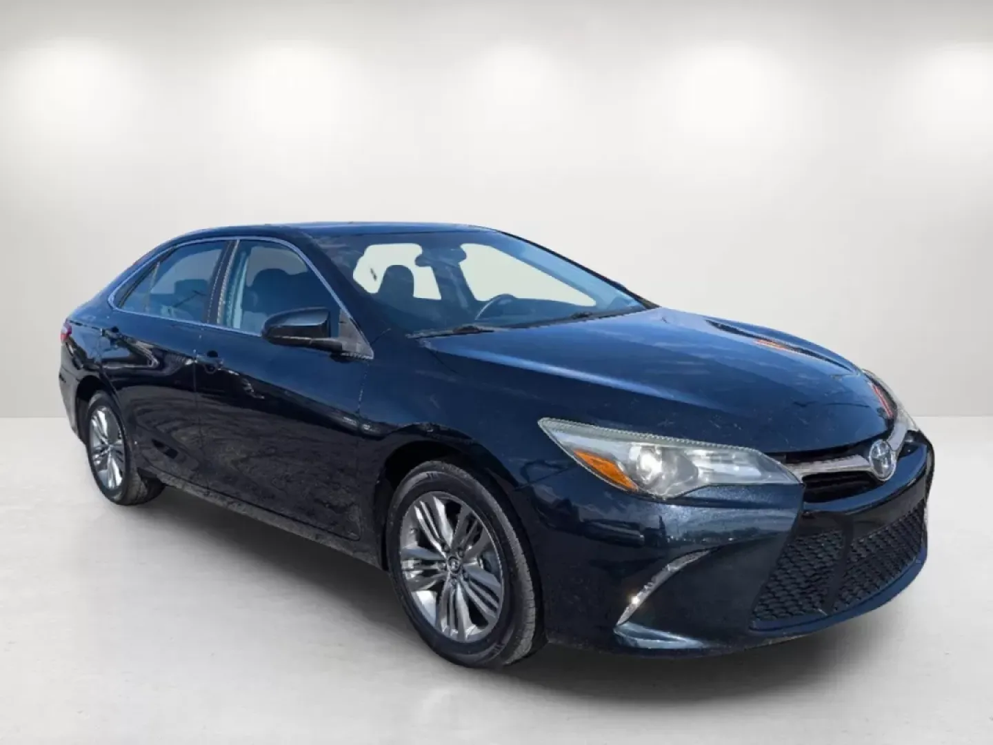 2016 Toyota Camry SE (4T1BF1FK7GU) with an Other engine, located at 804 22nd Ave, Phenix City, AL, 36870, (334) 297-1860, 32.484749, -85.024475 - ### Elevate Your Daily Commute with the 2016 Toyota Camry SE from Gils Auto!<br /> <br /> Are you ready to transform your daily commute or weekend outings? The 2016 Toyota Camry SE is the perfect blend of comfort, efficiency, and style, making it an ideal choice for budget-conscious buyers and growi - Photo#2
