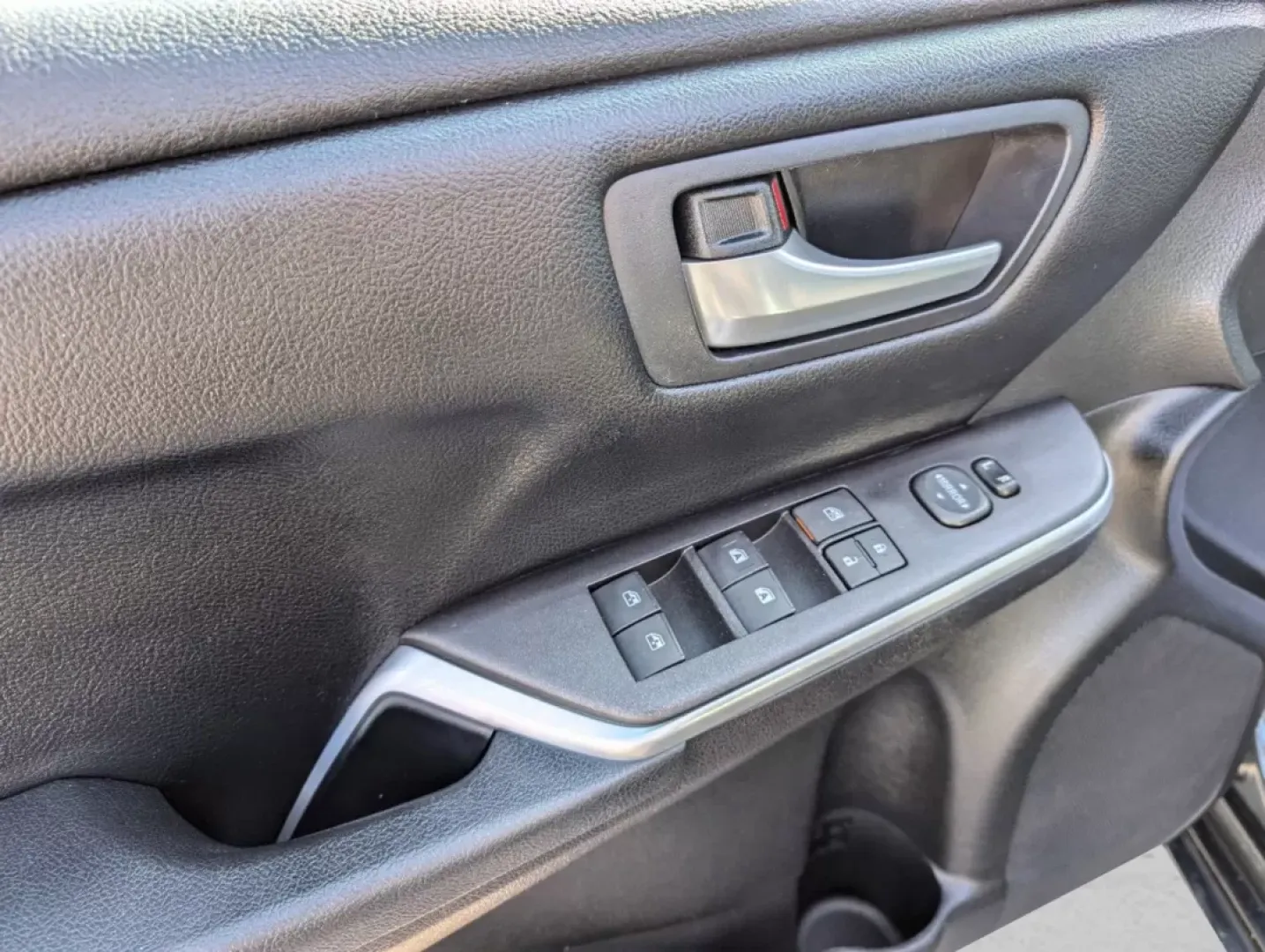 2016 Toyota Camry SE (4T1BF1FK7GU) with an Other engine, located at 804 22nd Ave, Phenix City, AL, 36870, (334) 297-1860, 32.484749, -85.024475 - ### Elevate Your Daily Commute with the 2016 Toyota Camry SE from Gils Auto!<br /> <br /> Are you ready to transform your daily commute or weekend outings? The 2016 Toyota Camry SE is the perfect blend of comfort, efficiency, and style, making it an ideal choice for budget-conscious buyers and growi - Photo#8