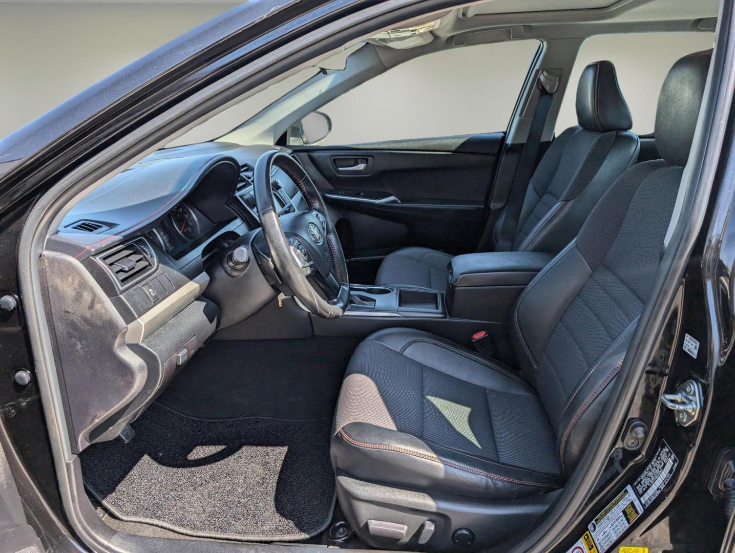 2016 Toyota Camry SE (4T1BF1FK9GU) with an Regular Unleaded I-4 2.5 L/152 engine, 6-Speed Automatic w/OD transmission, located at 7000 Northlake Connector, Columbus, GA, 31904, (706) 987-8085, 32.524975, -84.978134 - 2016 Toyota Camry SE - Photo#9