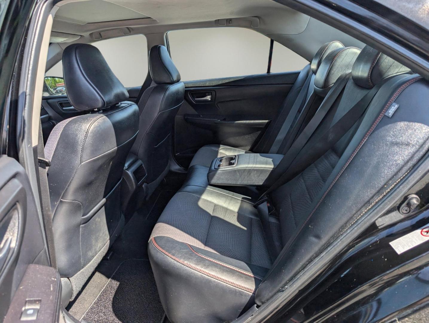 2016 Toyota Camry SE (4T1BF1FK9GU) with an Regular Unleaded I-4 2.5 L/152 engine, 6-Speed Automatic w/OD transmission, located at 7000 Northlake Connector, Columbus, GA, 31904, (706) 987-8085, 32.524975, -84.978134 - 2016 Toyota Camry SE - Photo#10