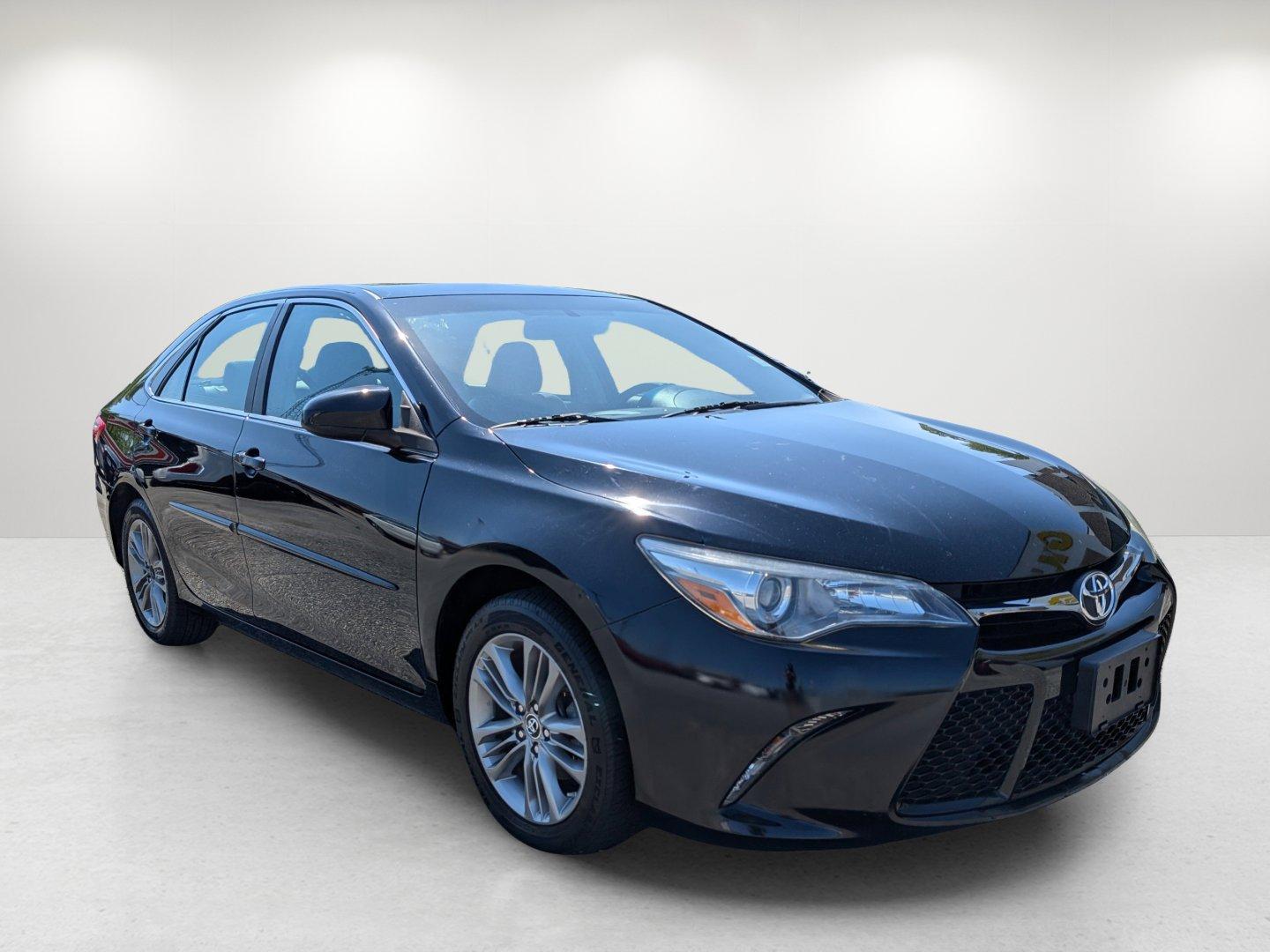 2016 Toyota Camry SE (4T1BF1FK9GU) with an Regular Unleaded I-4 2.5 L/152 engine, 6-Speed Automatic w/OD transmission, located at 7000 Northlake Connector, Columbus, GA, 31904, (706) 987-8085, 32.524975, -84.978134 - 2016 Toyota Camry SE - Photo#2