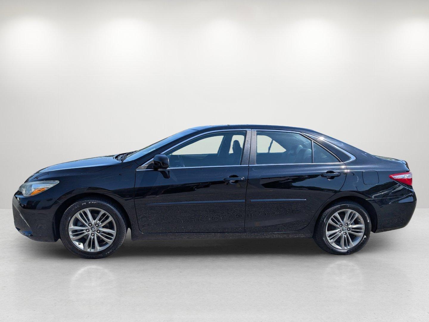 2016 Toyota Camry SE (4T1BF1FK9GU) with an Regular Unleaded I-4 2.5 L/152 engine, 6-Speed Automatic w/OD transmission, located at 7000 Northlake Connector, Columbus, GA, 31904, (706) 987-8085, 32.524975, -84.978134 - 2016 Toyota Camry SE - Photo#7