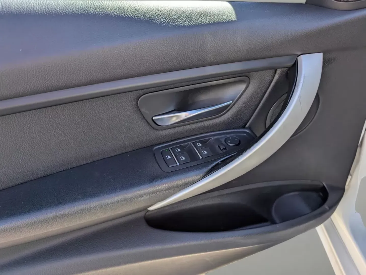 2017 BMW 3 Series 320i (WBA8E1G38HN) with an Other engine, located at 3959 U.S. 80 W, Phenix City, AL, 36870, (334) 297-4885, 32.469296, -85.135185 - **Elevate Your Daily Drive with the 2017 BMW 3 Series at Gils Auto in Phenix City, AL!**<br /> <br /> Are you ready to transform your daily commute into an exhilarating experience? The 2017 BMW 3 Series 320i is not just a vehicle; it's a lifestyle upgrade that effortlessly blends luxury and performa - Photo#8