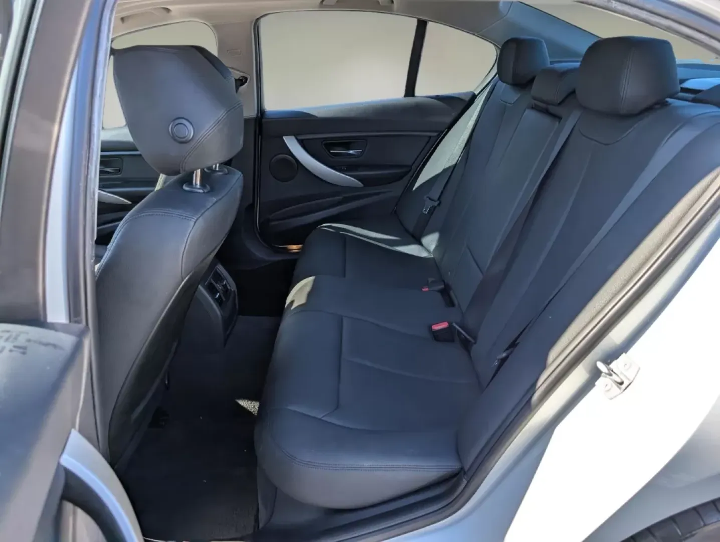 2017 BMW 3 Series 320i (WBA8E1G38HN) with an Other engine, located at 3959 U.S. 80 W, Phenix City, AL, 36870, (334) 297-4885, 32.469296, -85.135185 - **Elevate Your Daily Drive with the 2017 BMW 3 Series at Gils Auto in Phenix City, AL!**<br /> <br /> Are you ready to transform your daily commute into an exhilarating experience? The 2017 BMW 3 Series 320i is not just a vehicle; it's a lifestyle upgrade that effortlessly blends luxury and performa - Photo#10