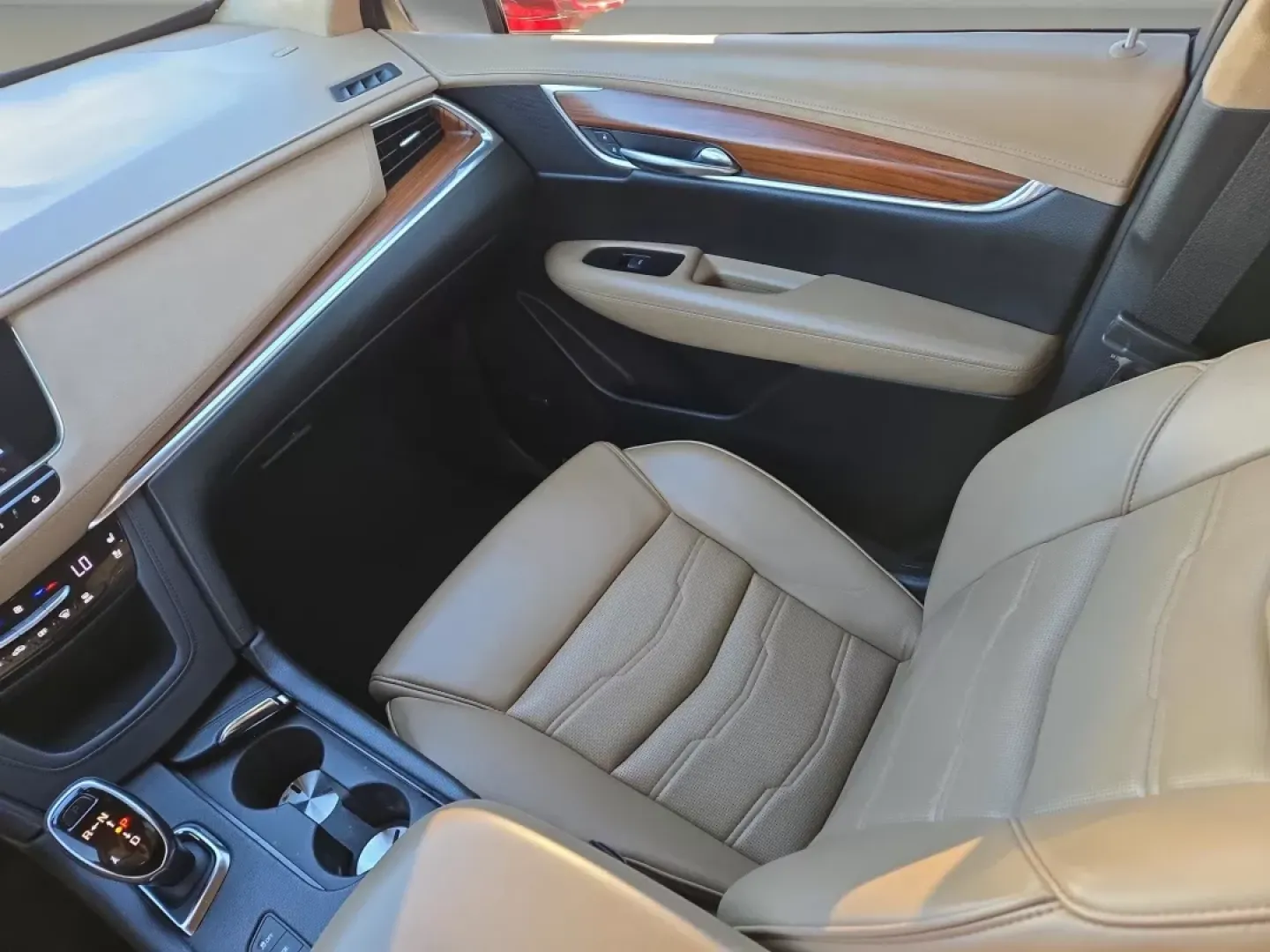 2017 /Maple Sugar Cadillac XT5 Platinum AWD (1GYKNFRS1HZ) with an Other engine, located at 5115 14th Ave., Columbus, GA, 31904, (706) 323-0345, 32.511494, -84.971046 - **Unleash Luxury and Adventure with the 2017 Cadillac XT5 Platinum AWD at Gils Auto!**<br /> <br /> Imagine driving through the vibrant streets of Phenix City, AL, with the wind in your hair and the luxurious comfort of a 2017 Cadillac XT5 Platinum AWD. This SUV is designed for those who crave a lif - Photo#14