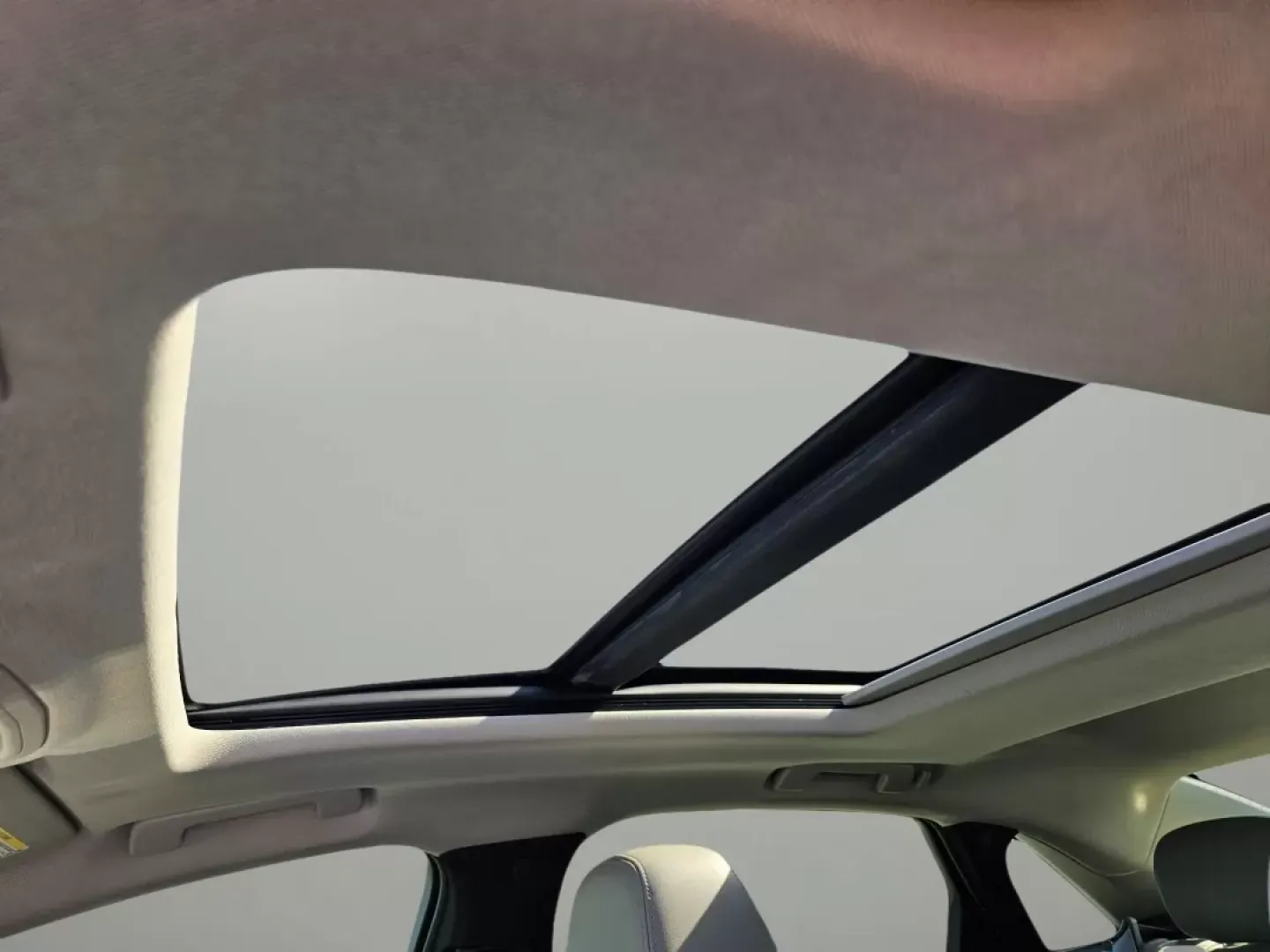 2017 /Medium Titanium with Jet Black accents Cadillac XTS Luxury (2G61M5S36H9) with an Other engine, located at 5115 14th Ave., Columbus, GA, 31904, (706) 323-0345, 32.511494, -84.971046 - Experience luxury like never before with the 2017 Cadillac XTS, now available at Gils Auto! Located at 3959 U.S. 80 W, Phenix City, AL 36870, our Buy Here Pay Here dealership specializes in providing exceptional vehicles with in-house financing options. Whether you're commuting daily, planning weeke - Photo#10