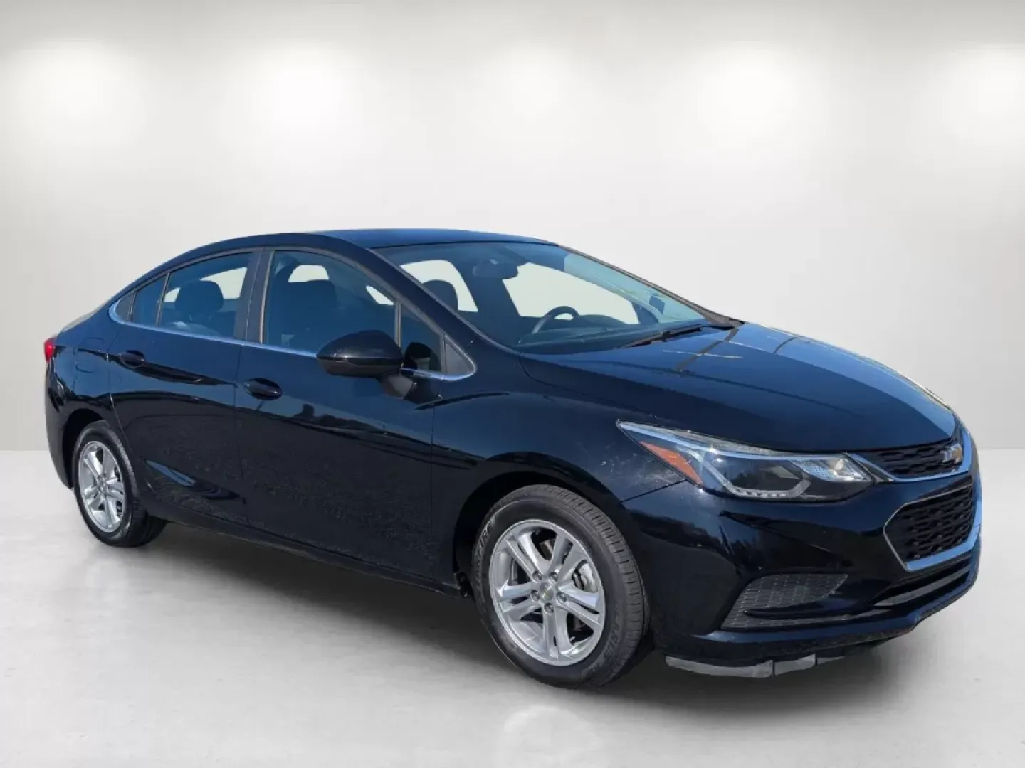 2017 /Jet Black Chevrolet Cruze LT (1G1BE5SM1H7) with an Other engine, located at 804 22nd Ave, Phenix City, AL, 36870, (334) 297-1860, 32.484749, -85.024475 - **Elevate Your Commute with the 2017 Chevrolet Cruze LT at Gils Auto, Phenix City!**<br /> <br /> Imagine transforming your daily commute into a comfortable and stylish journey. Whether you're navigating through the bustling streets of Phenix City or heading out for a weekend adventure, the 2017 Che - Photo#2