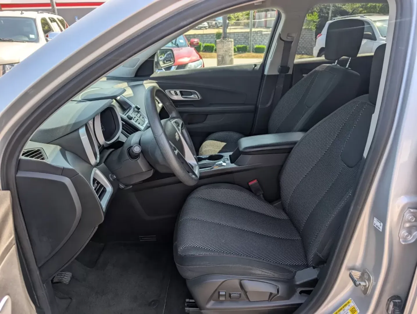 2017 /Jet Black Chevrolet Equinox LT (2GNALCEK7H1) with an Other engine, located at 3959 U.S. 80 W, Phenix City, AL, 36870, (334) 297-4885, 32.469296, -85.135185 - Are you ready to elevate your driving experience while accommodating your lifestyle? Look no further than this stunning 2017 Chevrolet Equinox LT, available at Gils Auto in Phenix City, AL. Whether you're embarking on a family road trip, commuting to work, or exploring the local attractions, this ve - Photo#9