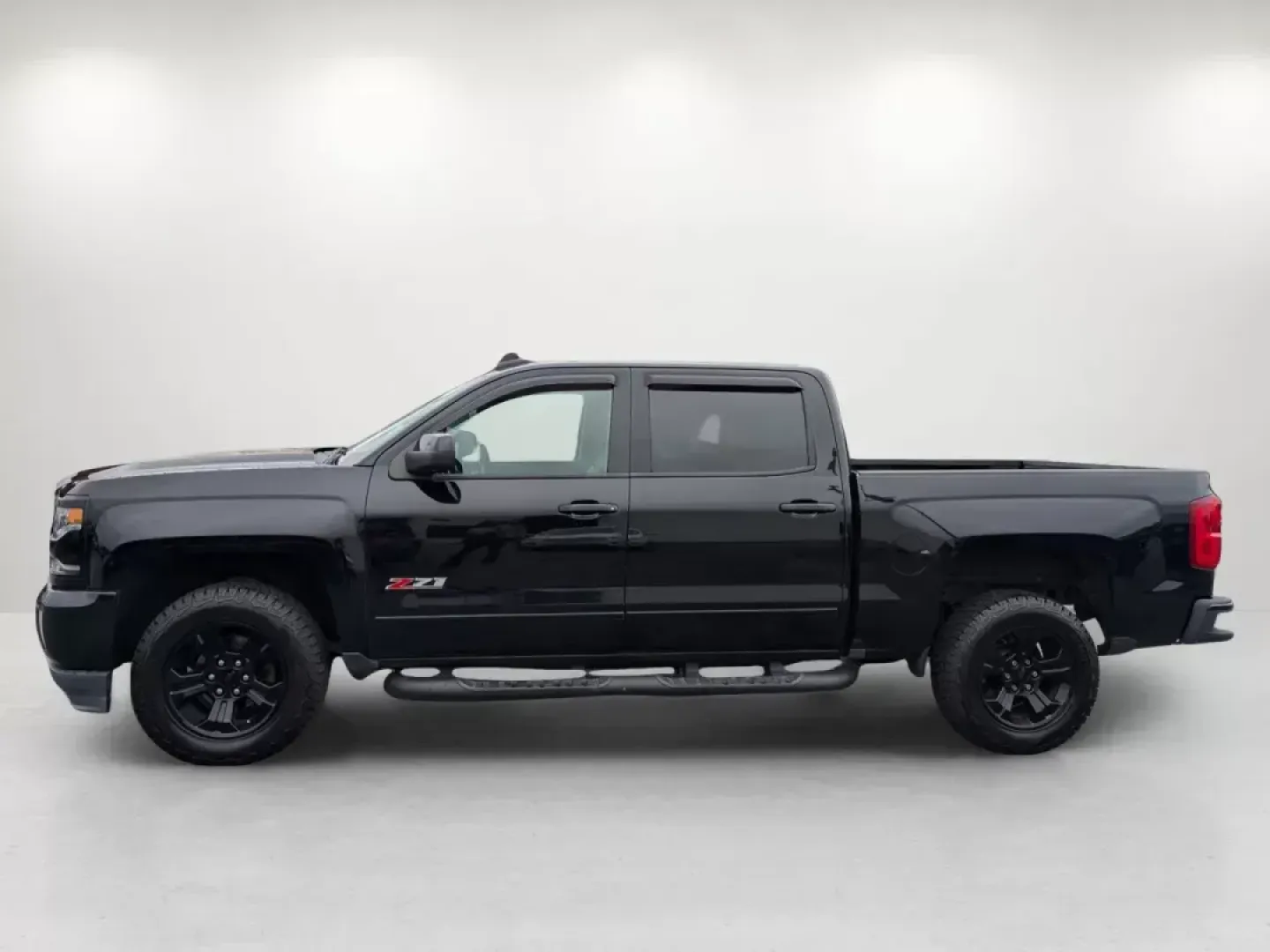 2017 /Jet Black Chevrolet Silverado 1500 LTZ (3GCUKSEC3HG) with an Gas V8 5.3L/325 engine, 8-Speed Automatic transmission, located at 7000 Northlake Connector, Columbus, GA, 31904, (706) 987-8085, 32.524975, -84.978134 - Experience the thrill of adventure and the practicality of daily life with this stunning 2017 Chevrolet Silverado 1500 LTZ Crew Cab Pickup, now available at Gils Auto - Columbus #2. Whether you're hauling gear for a weekend camping trip, navigating daily commutes, or tackling tough jobs around Colum - Photo#7