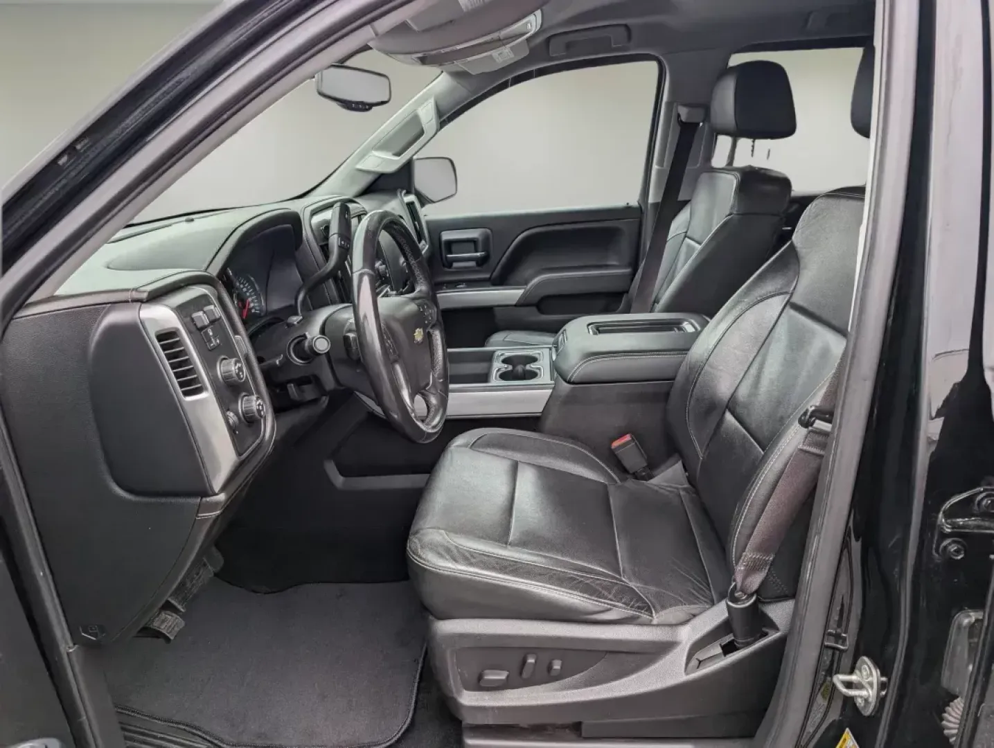 2017 /Jet Black Chevrolet Silverado 1500 LTZ (3GCUKSEC3HG) with an Gas V8 5.3L/325 engine, 8-Speed Automatic transmission, located at 7000 Northlake Connector, Columbus, GA, 31904, (706) 987-8085, 32.524975, -84.978134 - Experience the thrill of adventure and the practicality of daily life with this stunning 2017 Chevrolet Silverado 1500 LTZ Crew Cab Pickup, now available at Gils Auto - Columbus #2. Whether you're hauling gear for a weekend camping trip, navigating daily commutes, or tackling tough jobs around Colum - Photo#9