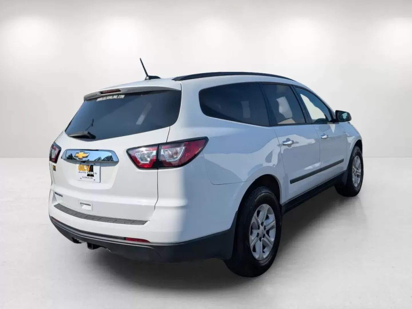 2017 /Dark Titanium/Light Titanium Chevrolet Traverse LS (1GNKRFKD3HJ) with an Other engine, located at 3959 U.S. 80 W, Phenix City, AL, 36870, (334) 297-4885, 32.469296, -85.135185 - Discover the ultimate family adventure vehicle at Gils Auto in Phenix City, AL! This 2017 Chevrolet Traverse LS is designed for those who value space, comfort, and reliability, making it an ideal choice for growing families or anyone who enjoys weekend getaways. With its roomy interior and robust fe - Photo#5