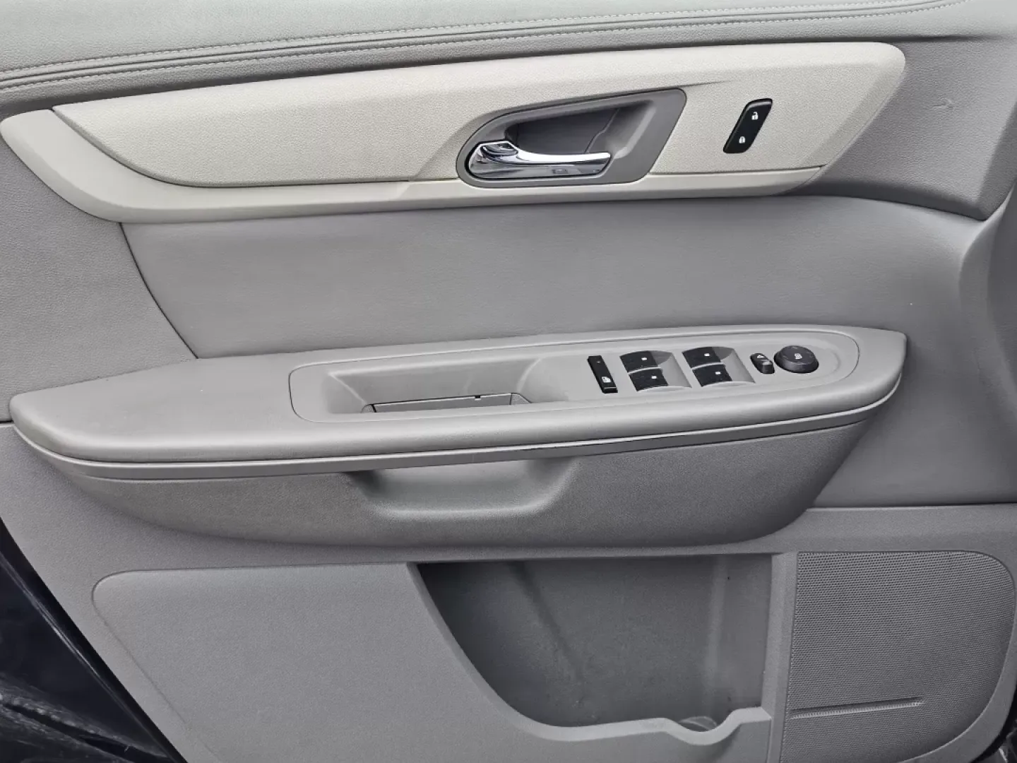 2017 /Dark Titanium/Light Titanium Chevrolet Traverse LS (1GNKRFKD4HJ) with an Other engine, located at 7000 Northlake Connector, Columbus, GA, 31904, (706) 987-8085, 32.524975, -84.978134 - **Explore the Open Road with the 2017 Chevrolet Traverse LS-Your Family's Perfect Companion!**<br /> <br /> Are you ready to elevate your family adventures? The 2017 Chevrolet Traverse LS is not just a vehicle; it's a lifestyle statement ideal for growing families and weekend explorers. With ample s - Photo#8