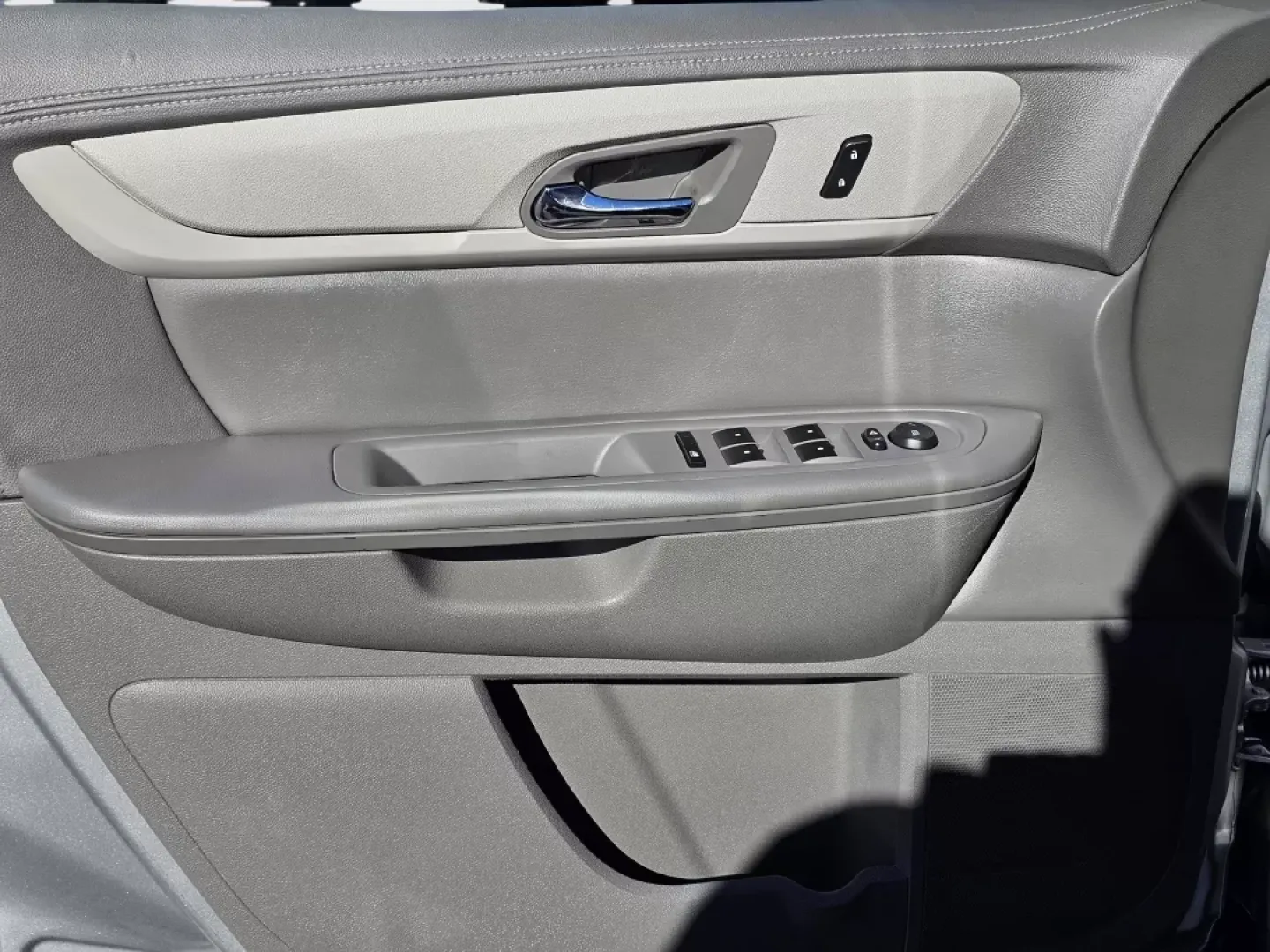 2017 /Dark Titanium/Light Titanium Chevrolet Traverse LS (1GNKRFED6HJ) with an Other engine, located at 7000 Northlake Connector, Columbus, GA, 31904, (706) 987-8085, 32.524975, -84.978134 - **Explore Your Next Adventure with the 2017 Chevrolet Traverse at Gils Auto!**<br /> <br /> Are you ready for family road trips, weekend adventures, or simply a reliable vehicle for daily commutes? Look no further than the 2017 Chevrolet Traverse LS, a versatile SUV that fits a variety of lifestyles - Photo#8