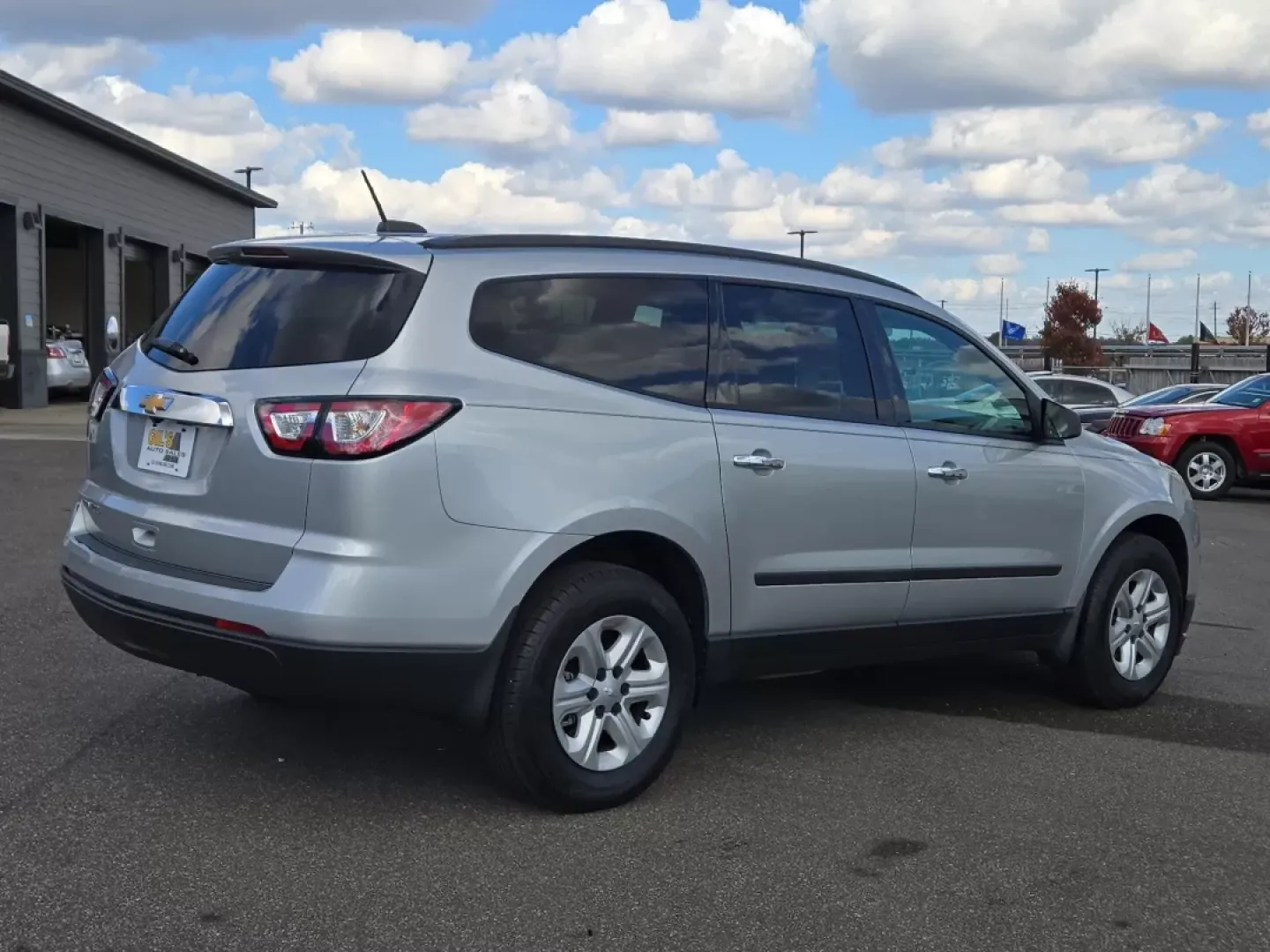 2017 /Dark Titanium/Light Titanium Chevrolet Traverse LS (1GNKRFED6HJ) with an Other engine, located at 521 Old Farm Lane Rd, Prattville, AL, 36066, (334) 325-1505, 32.482460, -86.416367 - 2017 Chevrolet Traverse LS - Photo#5