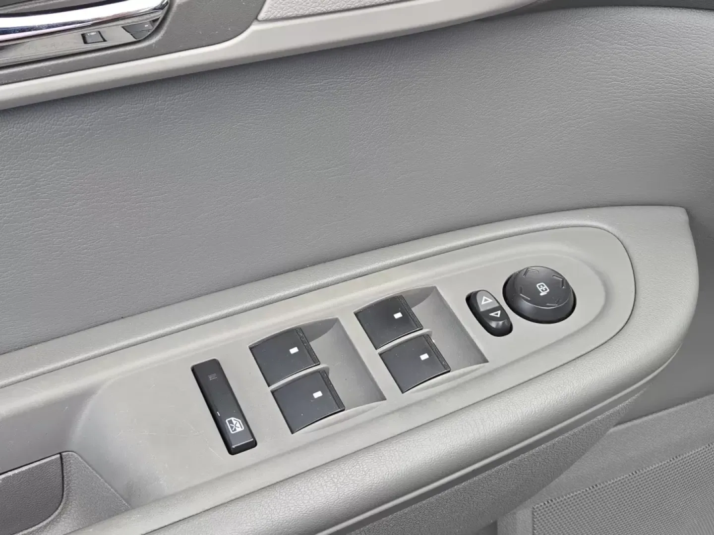 2017 /Dark Titanium/Light Titanium Chevrolet Traverse LS (1GNKRFED6HJ) with an Other engine, located at 521 Old Farm Lane Rd, Prattville, AL, 36066, (334) 325-1505, 32.482460, -86.416367 - 2017 Chevrolet Traverse LS - Photo#10