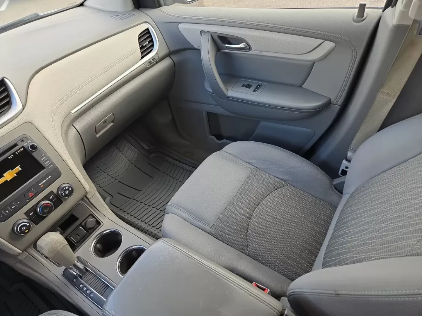 2017 /Dark Titanium/Light Titanium Chevrolet Traverse LS (1GNKRFED6HJ) with an Other engine, located at 521 Old Farm Lane Rd, Prattville, AL, 36066, (334) 325-1505, 32.482460, -86.416367 - 2017 Chevrolet Traverse LS - Photo#15