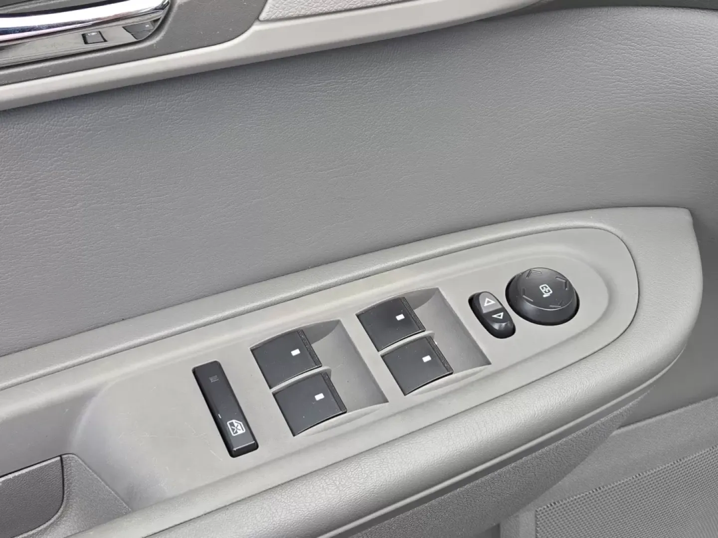 2017 /Dark Titanium/Light Titanium Chevrolet Traverse LS (1GNKRFED6HJ) with an Other engine, located at 521 Old Farm Lane Rd, Prattville, AL, 36066, (334) 325-1505, 32.482460, -86.416367 - **Explore the Open Road with the 2017 Chevrolet Traverse LS Perfect for Family Adventures!**<br /> <br /> If you're in search of a reliable and spacious SUV that fits your family's lifestyle, look no further than the 2017 Chevrolet Traverse LS available at Gils Auto in Prattville, AL. With its gene - Photo#11