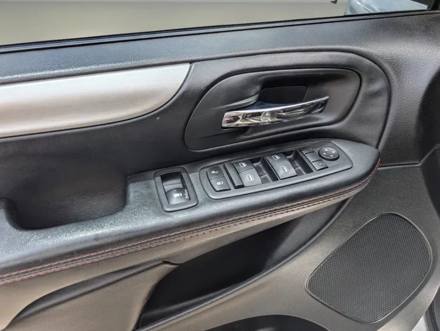 2017 /Black Dodge Grand Caravan GT (2C4RDGEG0HR) with an Regular Unleaded V-6 3.6 L/220 engine, 6-Speed Multi-Speed Automatic w/OD transmission, located at 3959 U.S. 80 W, Phenix City, AL, 36870, (334) 297-4885, 32.469296, -85.135185 - ### Experience Family Adventures in the 2017 Dodge Grand Caravan GT at Gils Auto - Phenix City<br /> <br /> Looking for the perfect vehicle to accommodate your growing family or to make those long commutes more enjoyable? Look no further than the 2017 Dodge Grand Caravan GT, available now at Gils Au - Photo#9