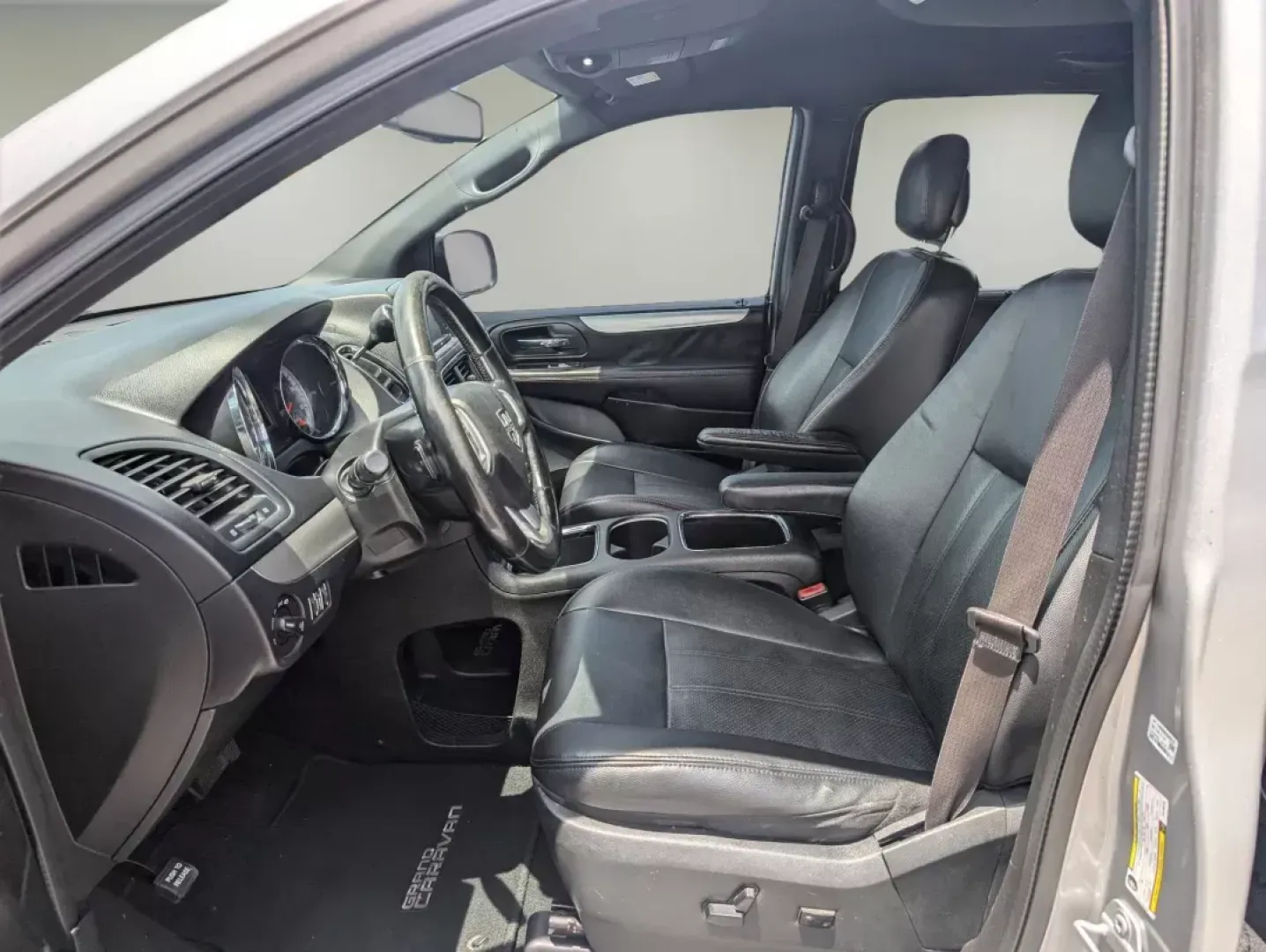 2017 /Black Dodge Grand Caravan GT (2C4RDGEG0HR) with an Regular Unleaded V-6 3.6 L/220 engine, 6-Speed Multi-Speed Automatic w/OD transmission, located at 3959 U.S. 80 W, Phenix City, AL, 36870, (334) 297-4885, 32.469296, -85.135185 - ### Experience Family Adventures in the 2017 Dodge Grand Caravan GT at Gils Auto - Phenix City<br /> <br /> Looking for the perfect vehicle to accommodate your growing family or to make those long commutes more enjoyable? Look no further than the 2017 Dodge Grand Caravan GT, available now at Gils Au - Photo#10