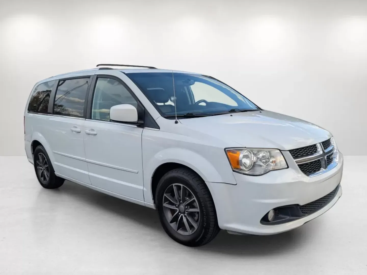 2017 /Black/Light Graystone Dodge Grand Caravan SXT (2C4RDGCG1HR) with an Other engine, located at 1430 Gateway Drive, Opelika, AL, 36801, (334) 239-0944, 32.637871, -85.409790 - ### Experience Family Adventures in the 2017 Dodge Grand Caravan SXT!<br /> <br /> Are you looking for the perfect vehicle that can comfortably accommodate your growing family or serve as your reliable daily driver? Look no further than the 2017 Dodge Grand Caravan SXT, available now at Gils Auto in - Photo#2