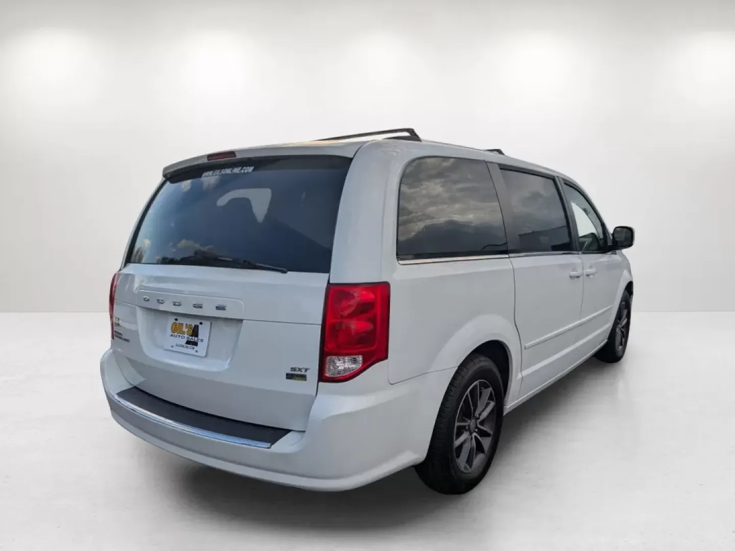2017 /Black/Light Graystone Dodge Grand Caravan SXT (2C4RDGCG1HR) with an Other engine, located at 1430 Gateway Drive, Opelika, AL, 36801, (334) 239-0944, 32.637871, -85.409790 - ### Experience Family Adventures in the 2017 Dodge Grand Caravan SXT!<br /> <br /> Are you looking for the perfect vehicle that can comfortably accommodate your growing family or serve as your reliable daily driver? Look no further than the 2017 Dodge Grand Caravan SXT, available now at Gils Auto in - Photo#4