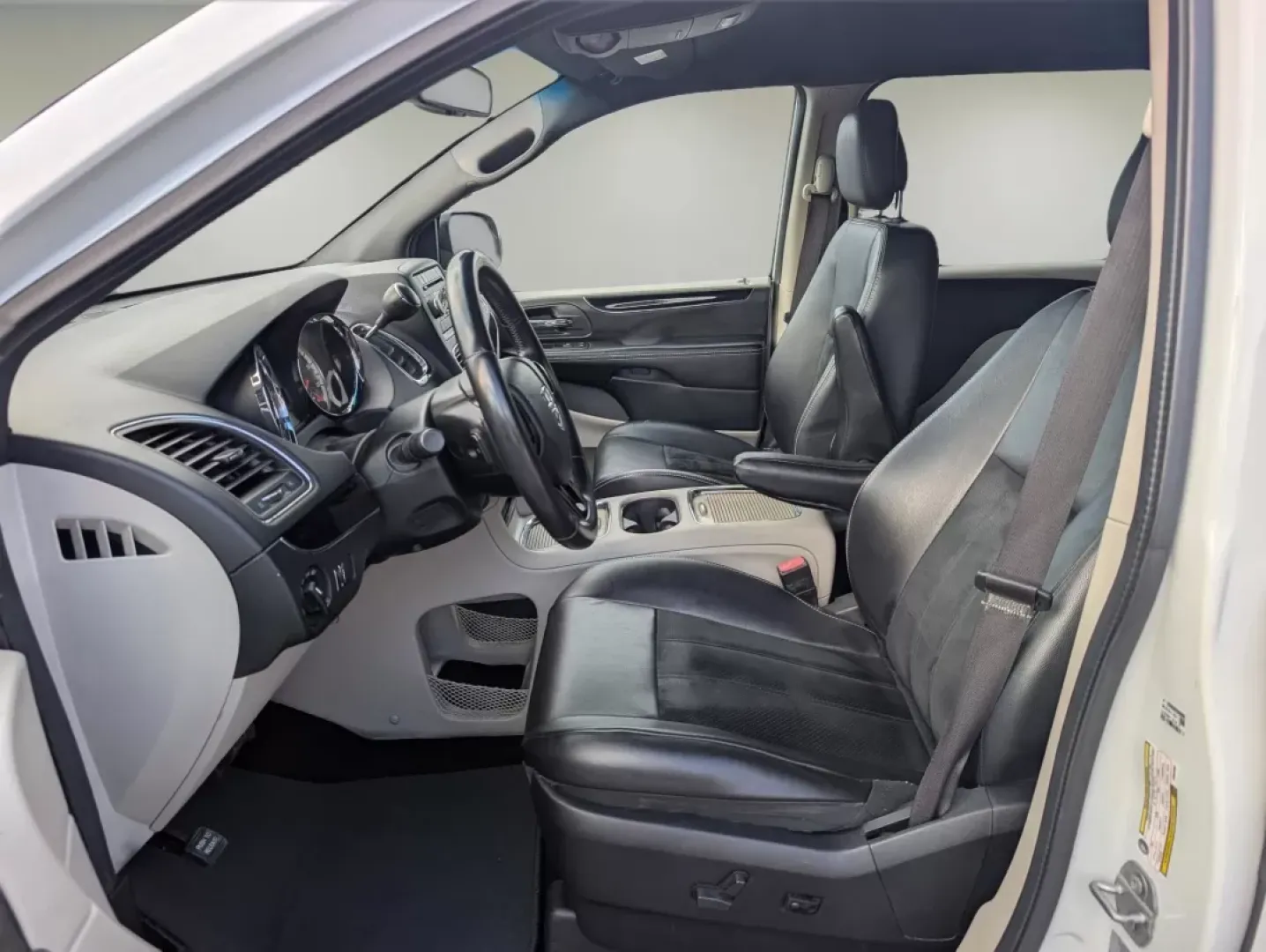 2017 /Black/Light Graystone Dodge Grand Caravan SXT (2C4RDGCG1HR) with an Other engine, located at 1430 Gateway Drive, Opelika, AL, 36801, (334) 239-0944, 32.637871, -85.409790 - ### Experience Family Adventures in the 2017 Dodge Grand Caravan SXT!<br /> <br /> Are you looking for the perfect vehicle that can comfortably accommodate your growing family or serve as your reliable daily driver? Look no further than the 2017 Dodge Grand Caravan SXT, available now at Gils Auto in - Photo#9