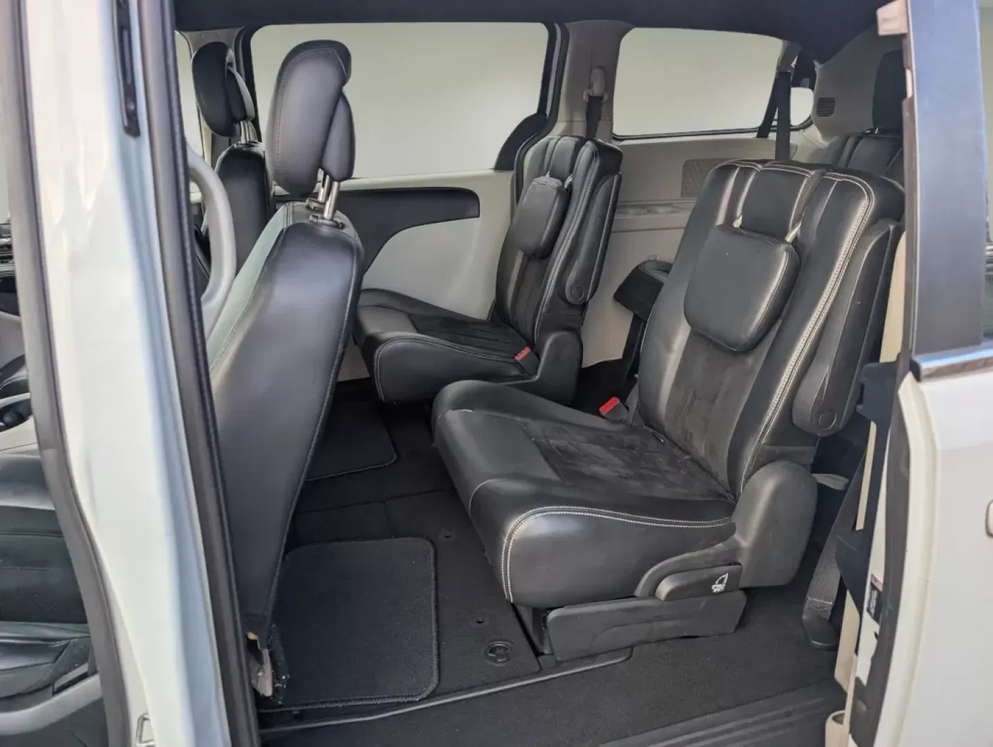 2017 /Black/Light Graystone Dodge Grand Caravan SXT (2C4RDGCG1HR) with an Other engine, located at 1430 Gateway Drive, Opelika, AL, 36801, (334) 239-0944, 32.637871, -85.409790 - ### Experience Family Adventures in the 2017 Dodge Grand Caravan SXT!<br /> <br /> Are you looking for the perfect vehicle that can comfortably accommodate your growing family or serve as your reliable daily driver? Look no further than the 2017 Dodge Grand Caravan SXT, available now at Gils Auto in - Photo#10