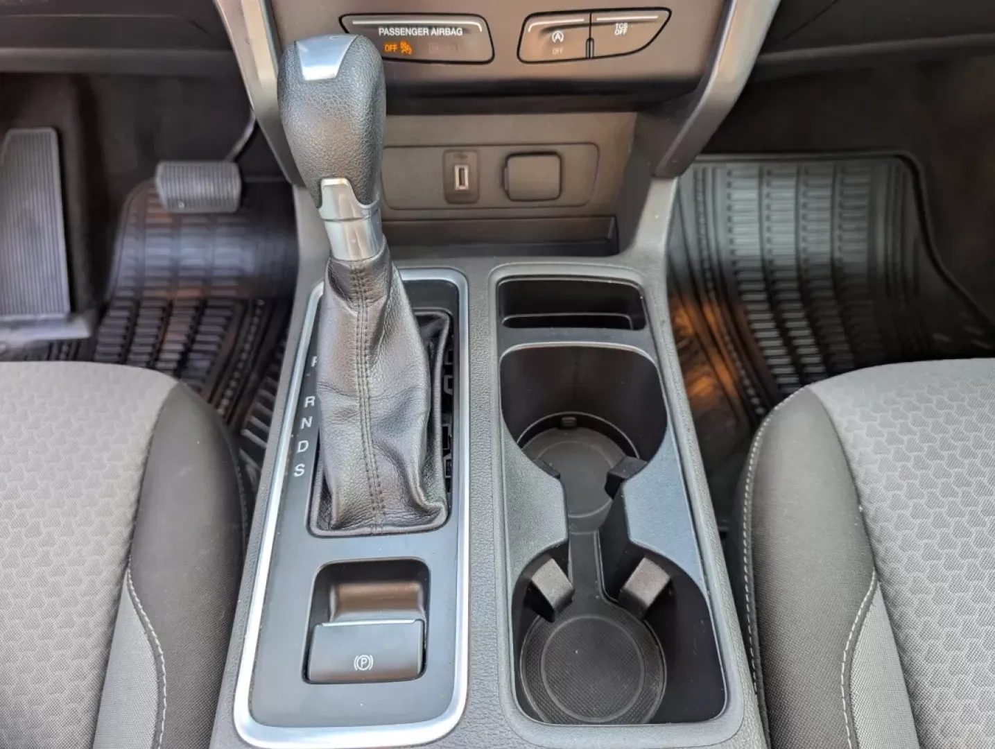 2017 Ford Escape SE (1FMCU9GD6HU) with an Other engine, located at 5115 14th Ave., Columbus, GA, 31904, (706) 323-0345, 32.511494, -84.971046 - **Elevate Your Everyday Adventures with the 2017 Ford Escape SE - Ideal for Families and Commuters Alike!**<br /> <br /> Are you ready to take your family on weekend adventures or simply need a reliable ride for your daily commute? Look no further than this stunning 2017 Ford Escape SE available now - Photo#14