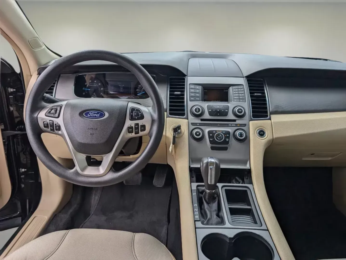 2017 Ford Taurus SE (1FAHP2D84HG) with an Regular Unleaded V-6 3.5 L/213 engine, 6-Speed Automatic w/OD transmission, located at 1430 Gateway Drive, Opelika, AL, 36801, (334) 239-0944, 32.637871, -85.409790 - 2017 Ford Taurus SE - Photo#11
