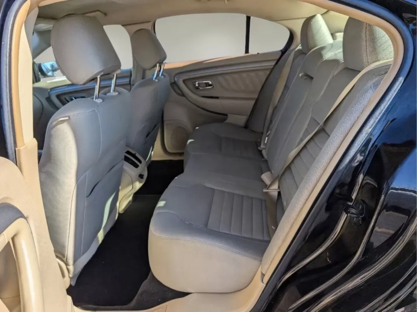 2017 Ford Taurus SE (1FAHP2D81HG) with an Other engine, located at 3959 U.S. 80 W, Phenix City, AL, 36870, (334) 297-4885, 32.469296, -85.135185 - **Elevate Your Driving Experience with a 2017 Ford Taurus SE from Gils Auto - Columbus #2!**<br /> <br /> If you're seeking a reliable sedan that perfectly fits your lifestyle, look no further than the 2017 Ford Taurus SE available at Gils Auto - Columbus #2. Whether you're navigating the bustling s - Photo#9