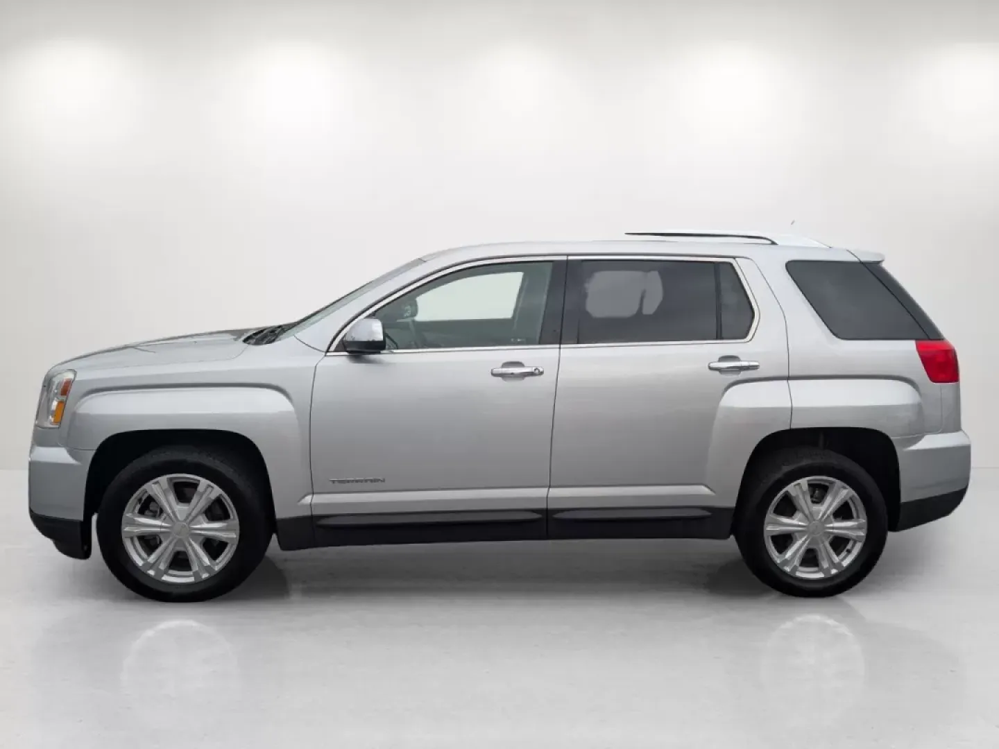 2017 /Light Titanium GMC Terrain SLT (2GKFLUEK9H6) with an Other engine, located at 1430 Gateway Drive, Opelika, AL, 36801, (334) 239-0944, 32.637871, -85.409790 - **Discover the Perfect SUV for Your Next Adventure: 2017 GMC Terrain SLT at Gils Auto - Phenix City!**<br /> <br /> Are you ready to elevate your driving experience? Whether you're a growing family looking for a reliable vehicle for school runs and weekend getaways or a commuter wanting a blend of c - Photo#7