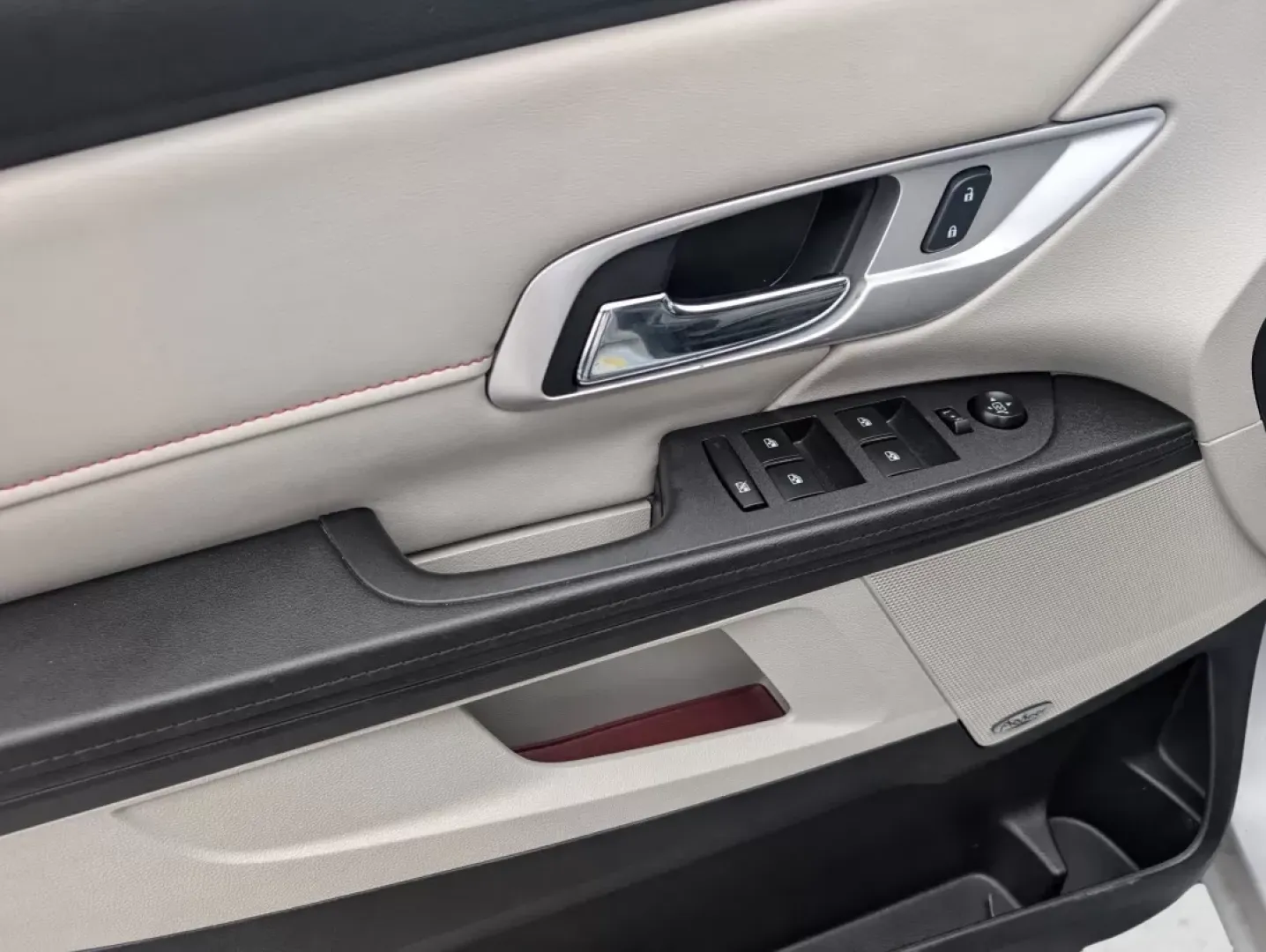 2017 /Light Titanium GMC Terrain SLT (2GKFLUEK9H6) with an Other engine, located at 1430 Gateway Drive, Opelika, AL, 36801, (334) 239-0944, 32.637871, -85.409790 - **Discover the Perfect SUV for Your Next Adventure: 2017 GMC Terrain SLT at Gils Auto - Phenix City!**<br /> <br /> Are you ready to elevate your driving experience? Whether you're a growing family looking for a reliable vehicle for school runs and weekend getaways or a commuter wanting a blend of c - Photo#8