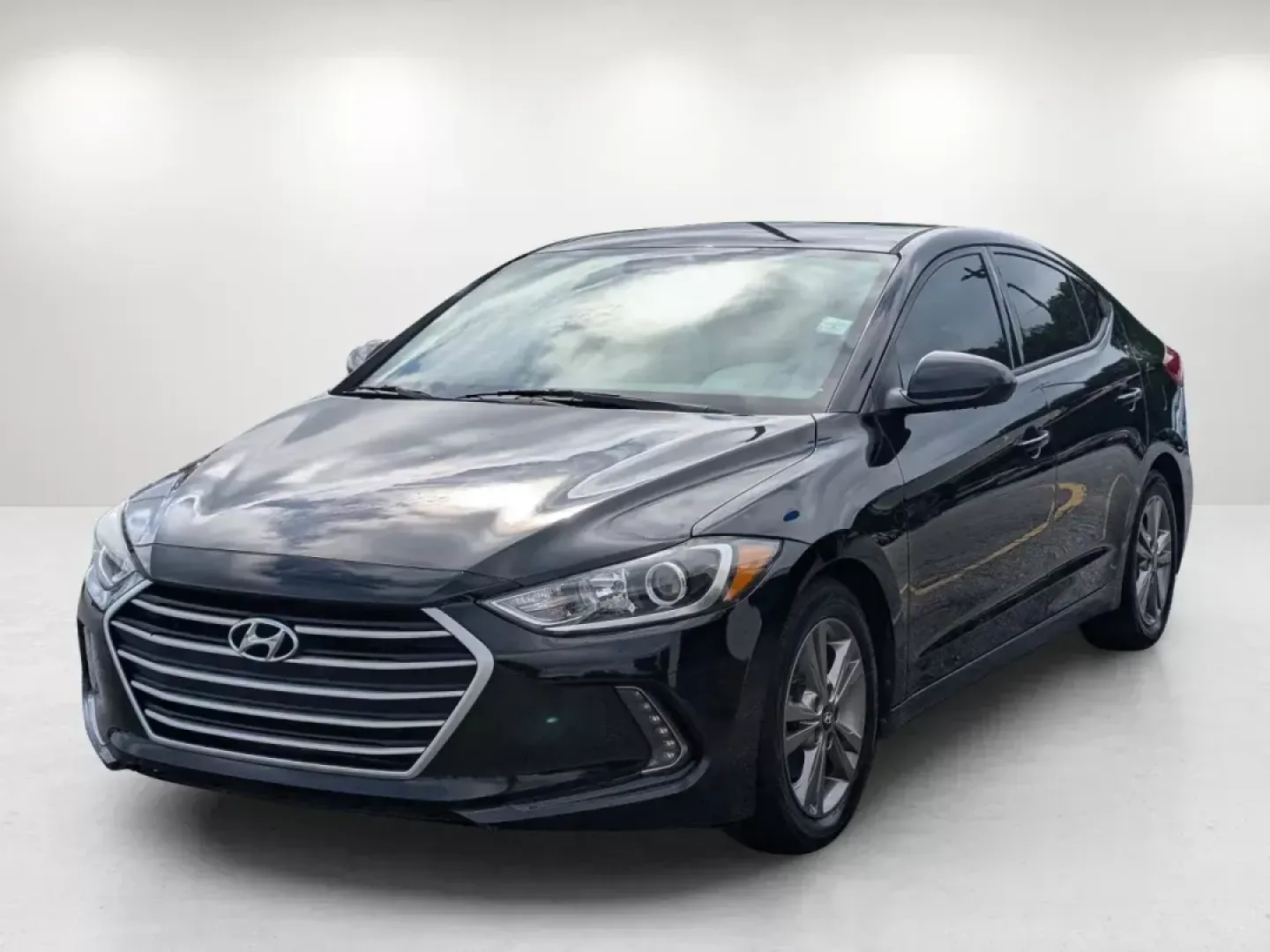 2017 /Gray Hyundai Elantra SE (5NPD84LF9HH) with an Regular Unleaded I-4 2.0 L/122 engine, located at 3959 U.S. 80 W, Phenix City, AL, 36870, (334) 297-4885, 32.469296, -85.135185 - Discover the perfect blend of style, comfort, and affordability with this 2017 Hyundai Elantra SE, now available at Gils Auto in Phenix City, AL! Whether you're tackling daily commutes or planning weekend getaways, this sedan is the ideal companion for anyone seeking reliability and efficiency on th - Photo#1